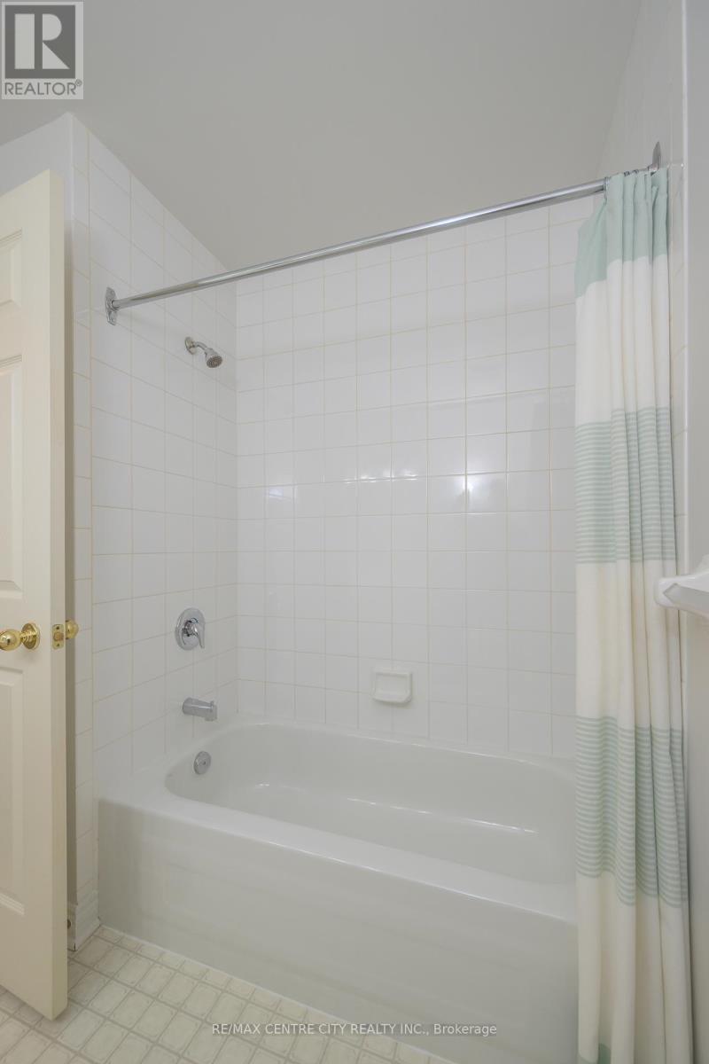 3 - 1015 Farnham Road, London South (South M), Ontario  N6K 1S3 - Photo 27 - X12217001
