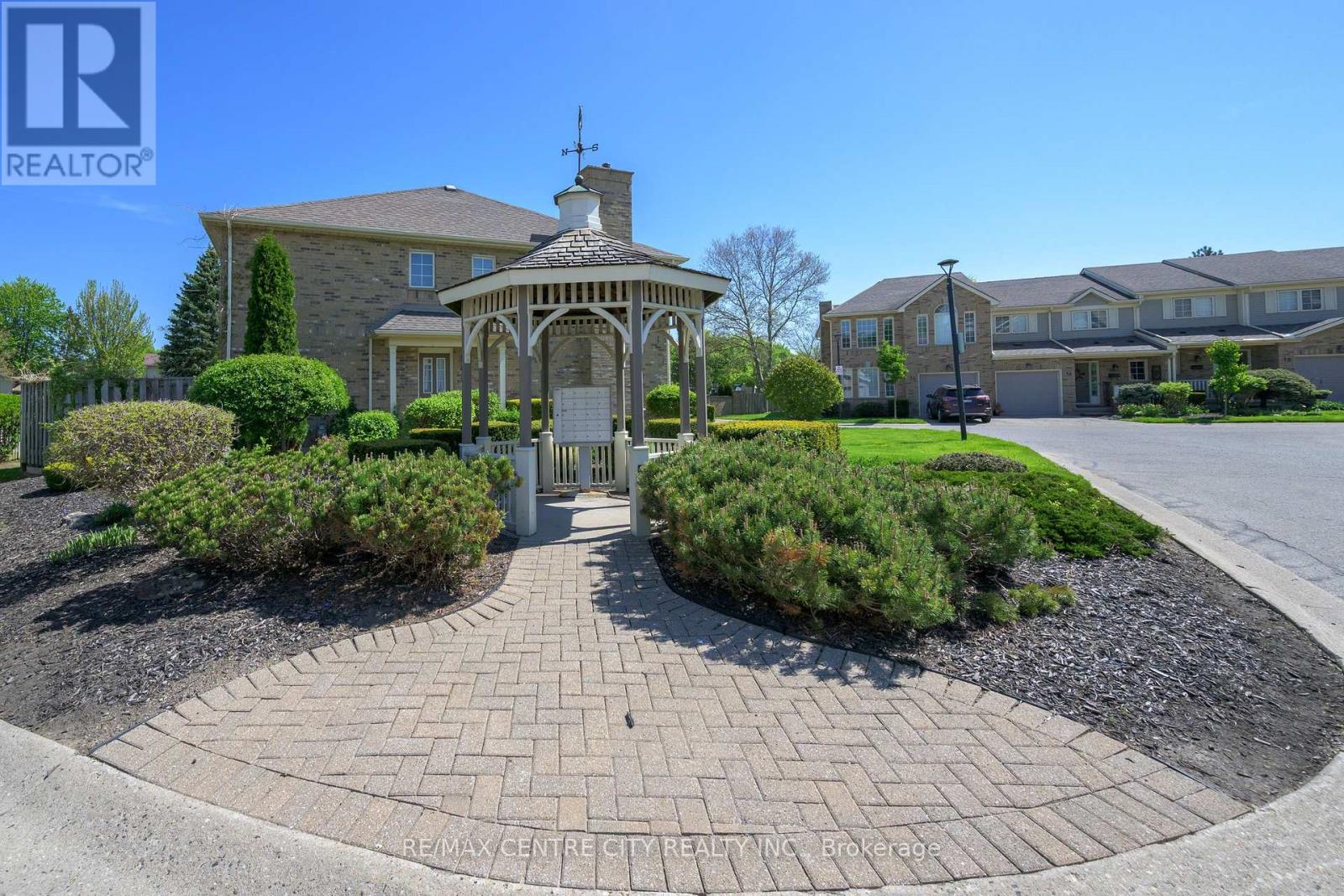 3 - 1015 Farnham Road, London South (South M), Ontario  N6K 1S3 - Photo 4 - X12217001
