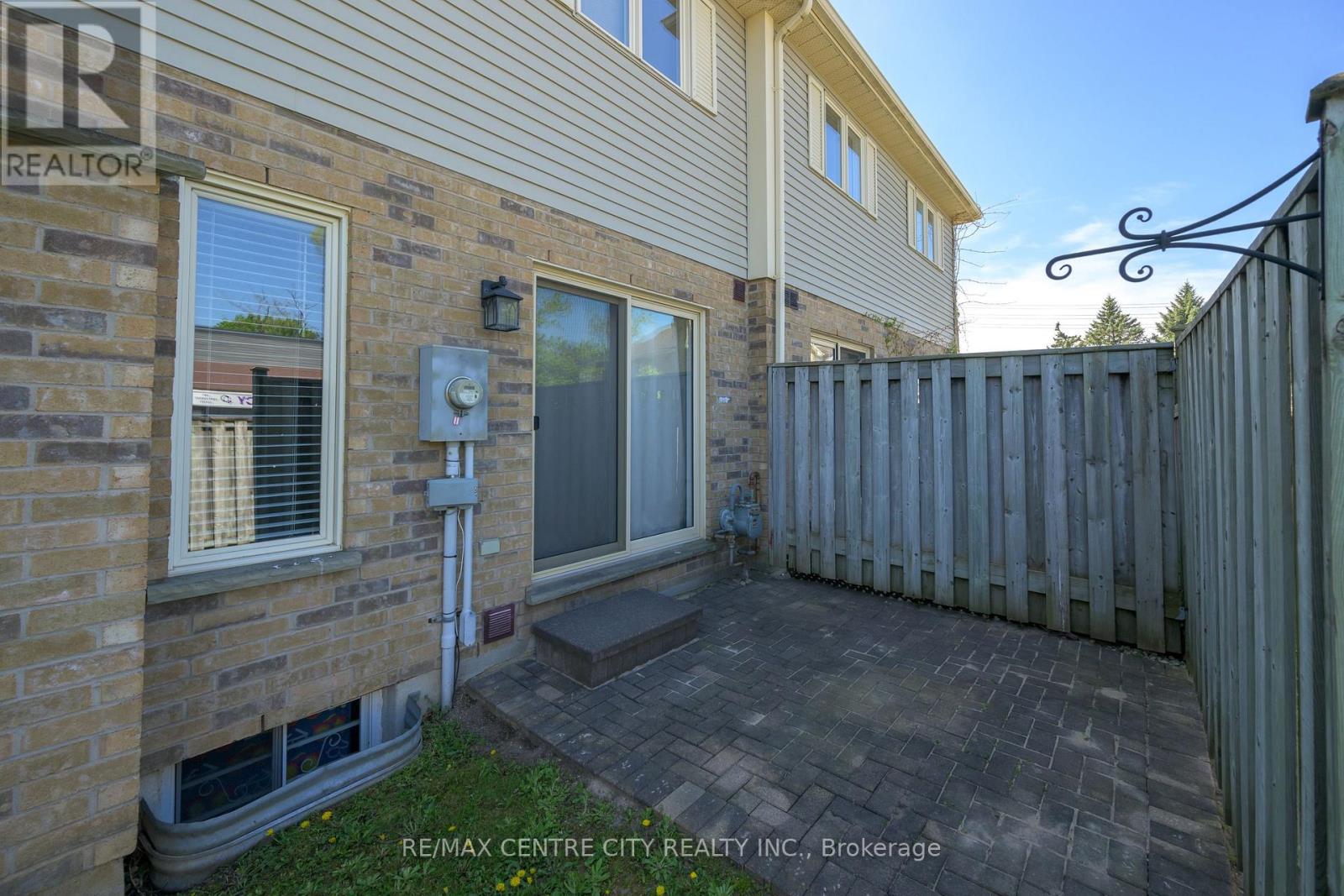 3 - 1015 Farnham Road, London South (South M), Ontario  N6K 1S3 - Photo 6 - X12217001