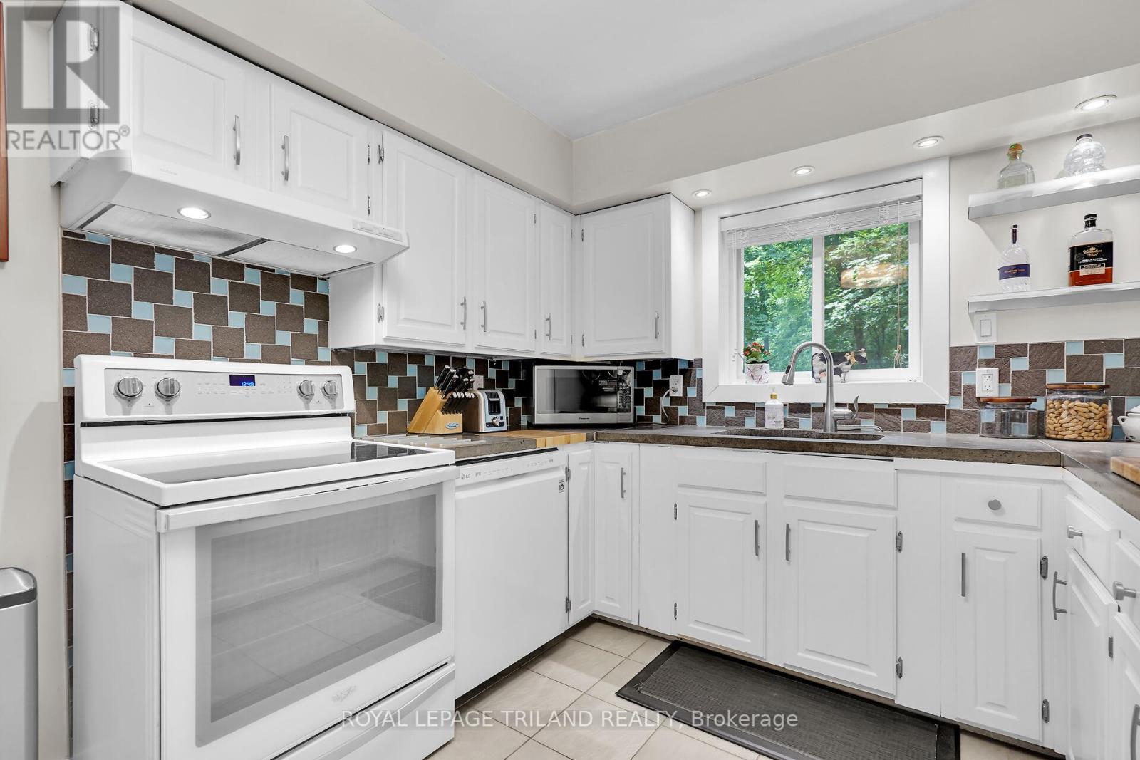 579 Regent Street, London East (East B), Ontario  N5Y 4H7 - Photo 17 - X12217067