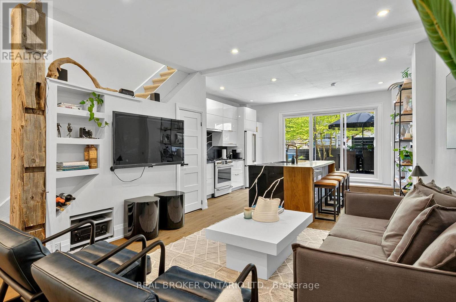 143 Parkmount Road, Toronto, Ontario  M4J 4V3 - Photo 10 - E12200316