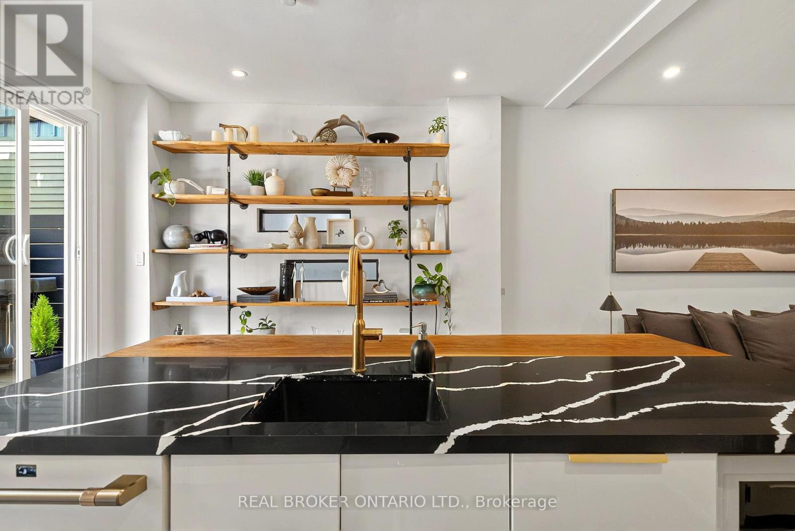 143 Parkmount Road, Toronto, Ontario  M4J 4V3 - Photo 4 - E12200316