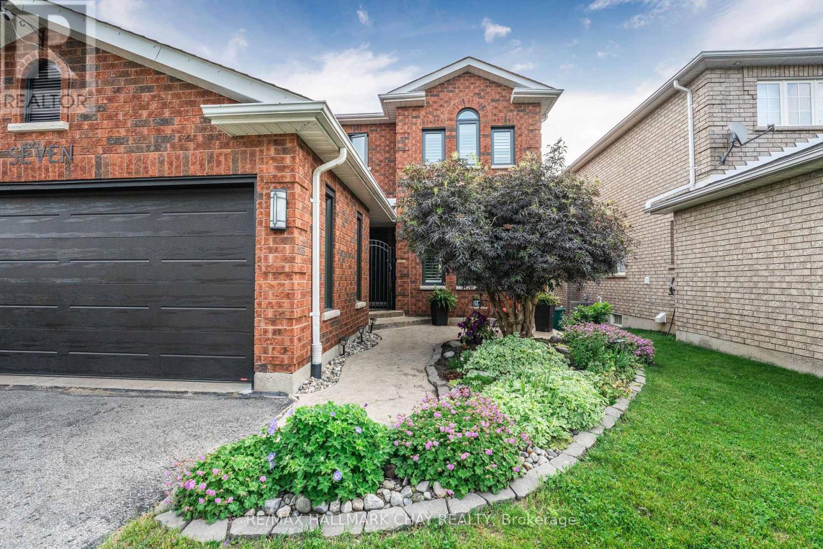 7 Ryan Court, Barrie, Ontario  L4M 6N7 - Photo 2 - S12212803