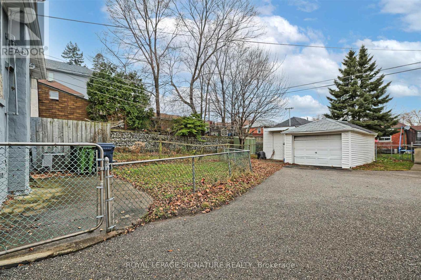 58 Livingstone Avenue, Toronto, Ontario  M6E 2L8 - Photo 37 - W12205012