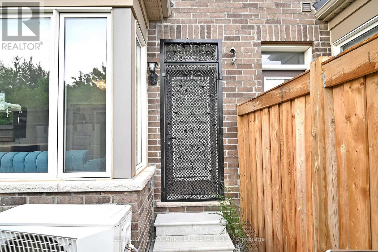 12 Savino Drive W, Brampton, Ontario  L6Z 0J5 - Photo 37 - W12213350
