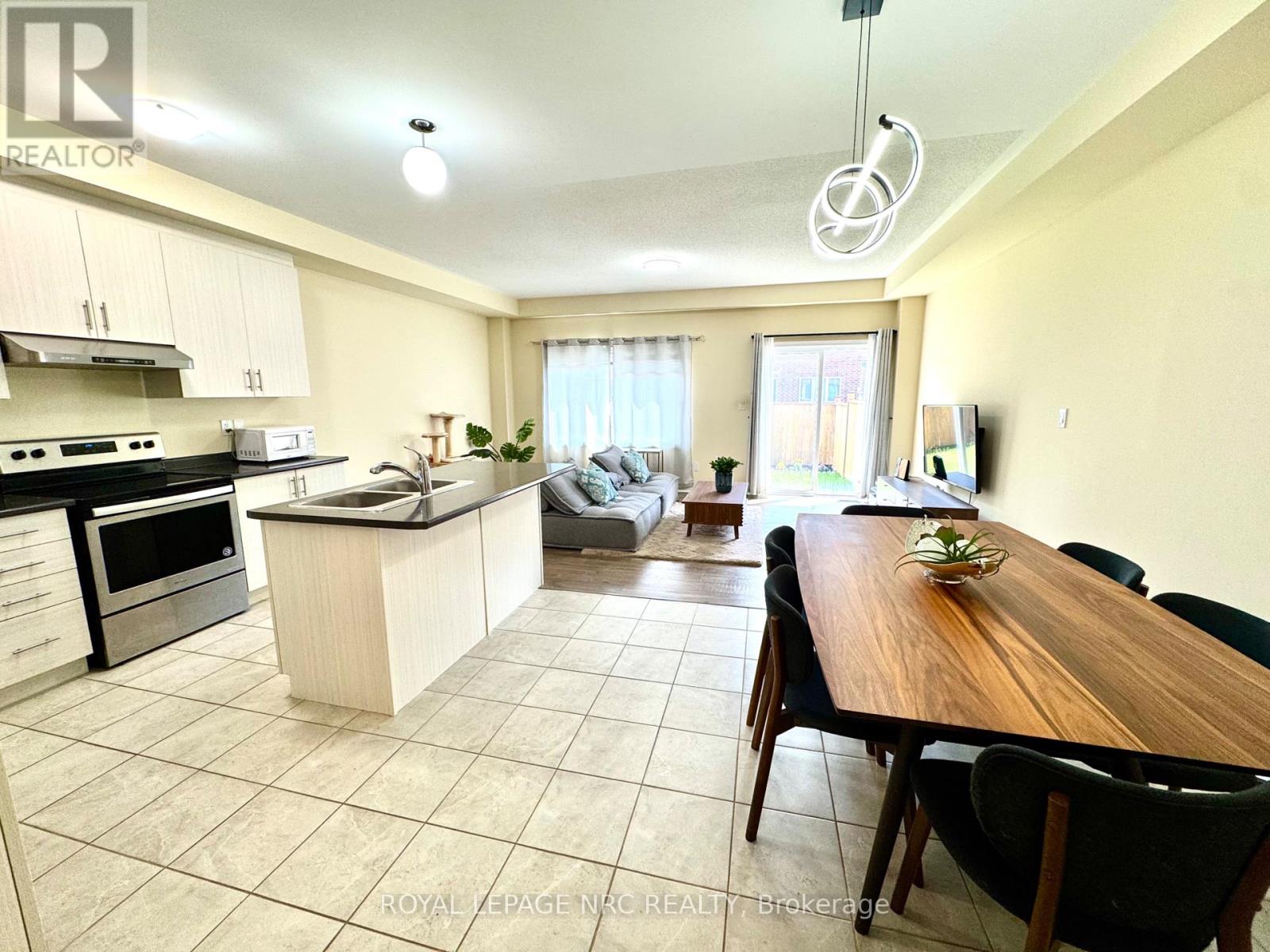 45 Sparkle Drive, Thorold, Ontario  L0S 1A0 - Photo 10 - X12216994
