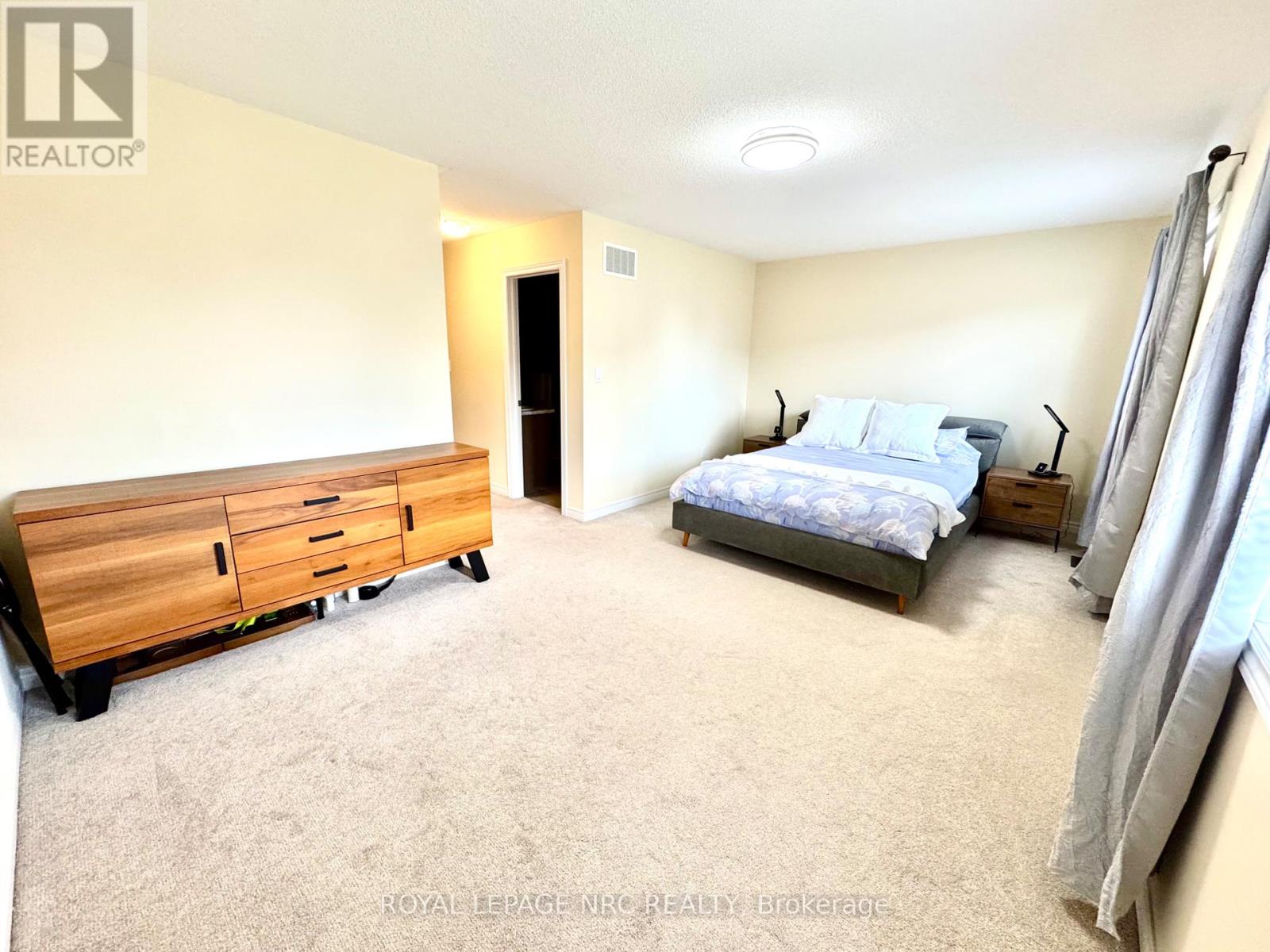 45 Sparkle Drive, Thorold, Ontario  L0S 1A0 - Photo 11 - X12216994