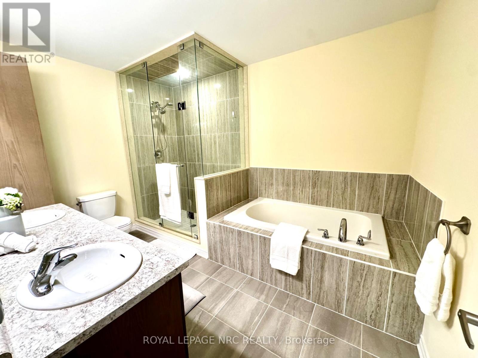 45 Sparkle Drive, Thorold, Ontario  L0S 1A0 - Photo 17 - X12216994