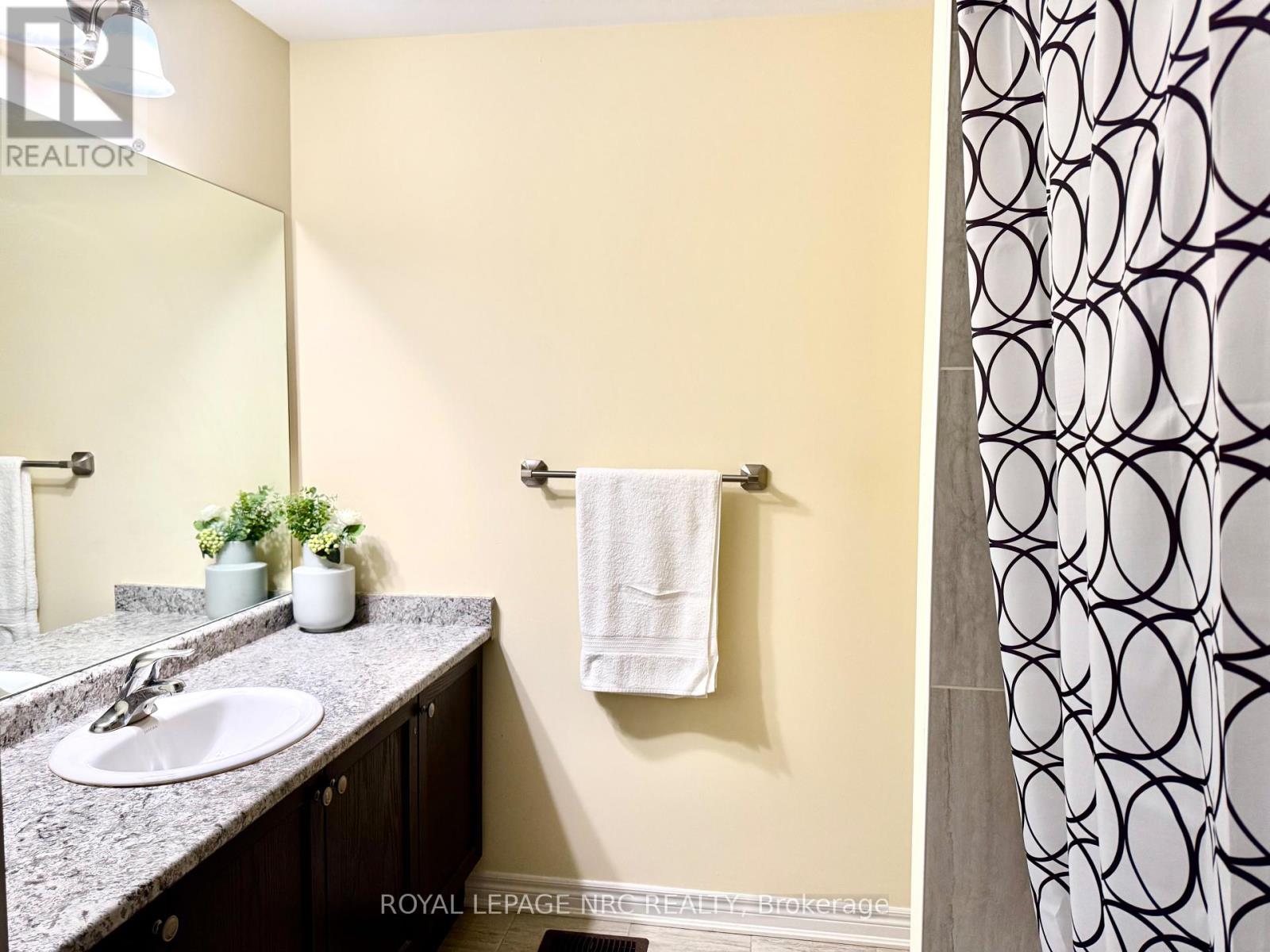45 Sparkle Drive, Thorold, Ontario  L0S 1A0 - Photo 22 - X12216994