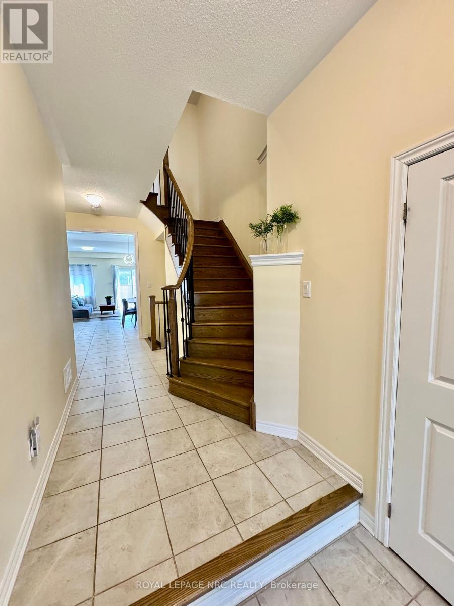 45 Sparkle Drive, Thorold, Ontario  L0S 1A0 - Photo 3 - X12216994