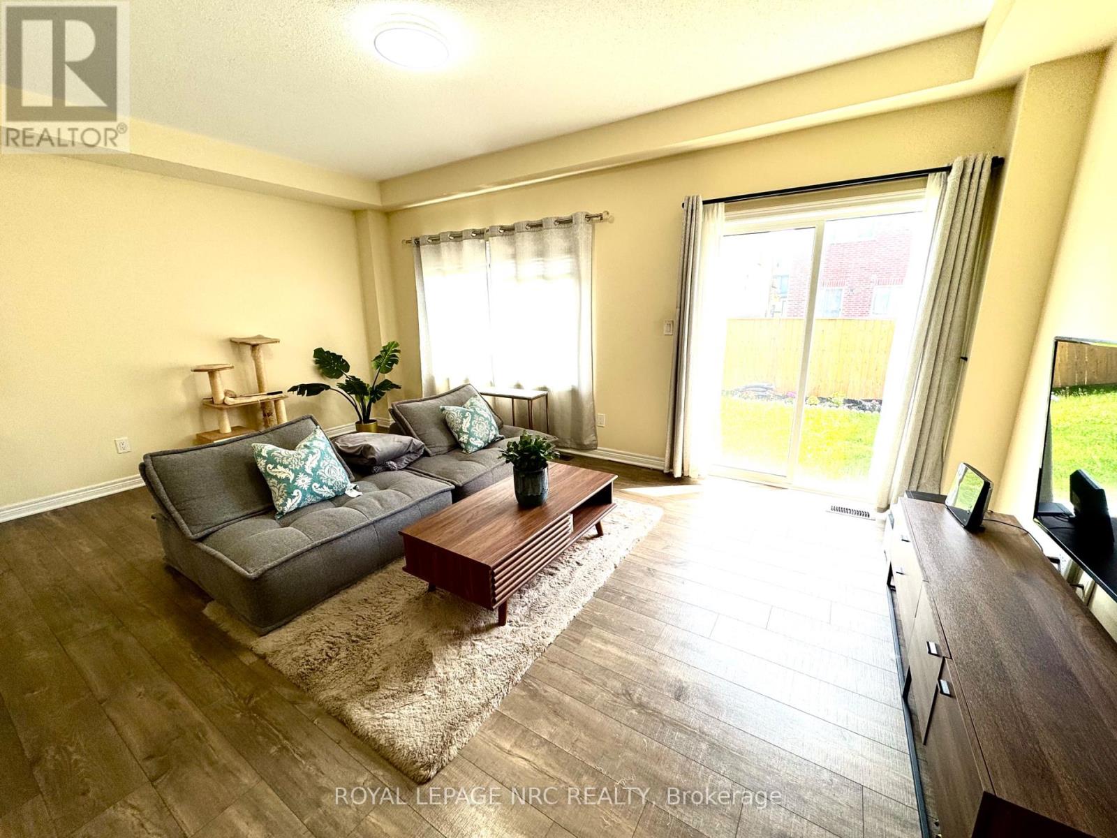 45 Sparkle Drive, Thorold, Ontario  L0S 1A0 - Photo 4 - X12216994
