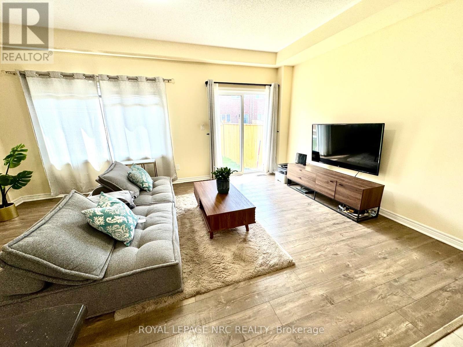 45 Sparkle Drive, Thorold, Ontario  L0S 1A0 - Photo 5 - X12216994