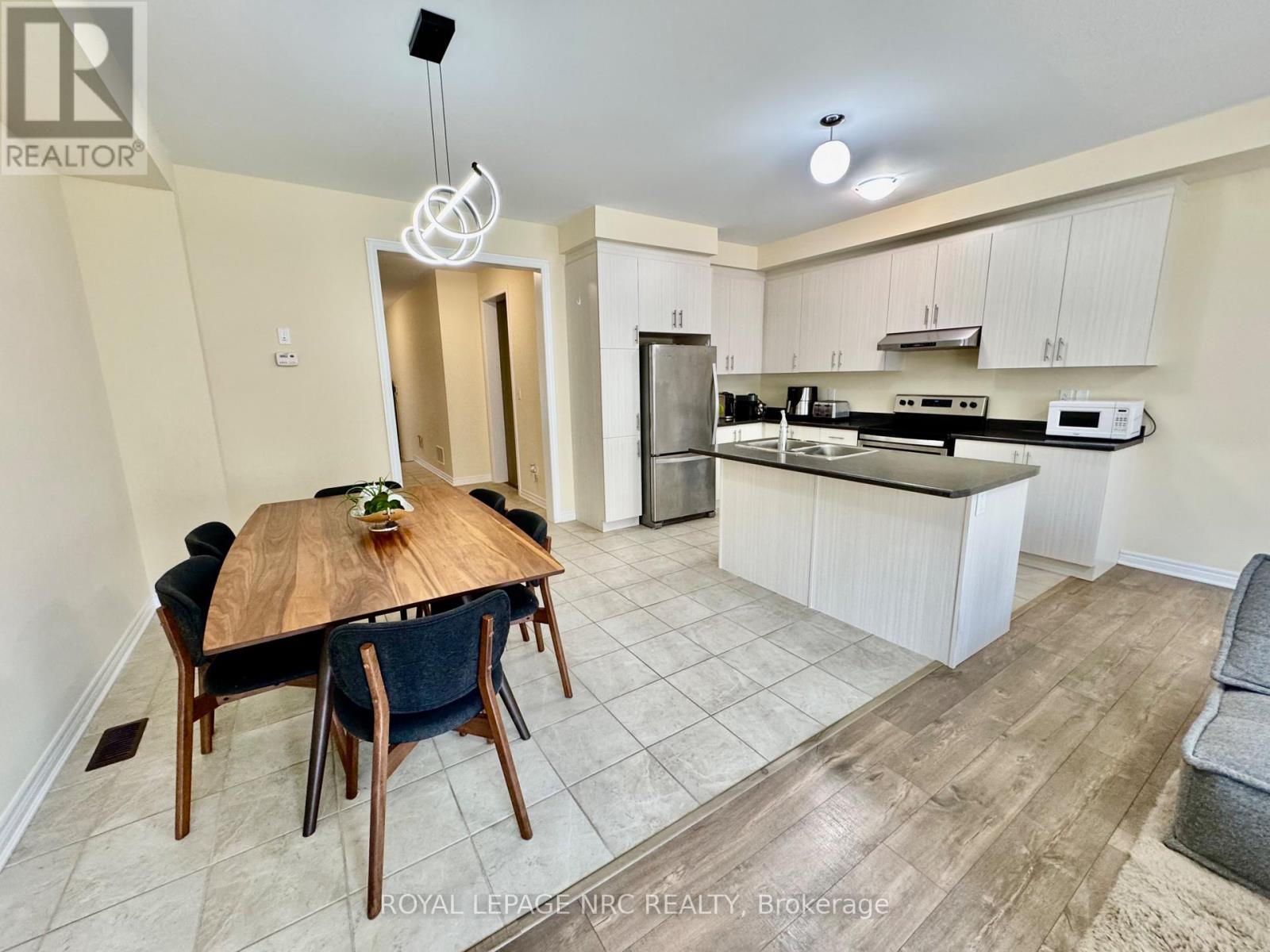 45 Sparkle Drive, Thorold, Ontario  L0S 1A0 - Photo 7 - X12216994