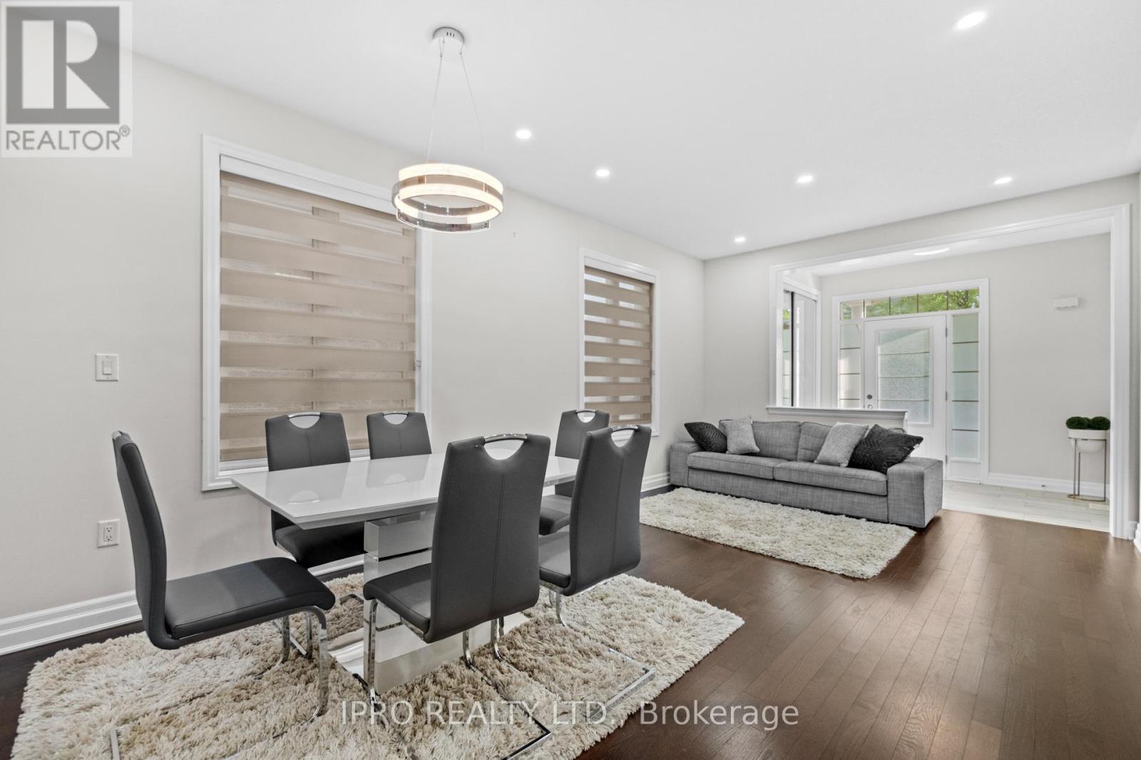 923 Penson Crescent, Milton, Ontario  L9T 8Z7 - Photo 4 - W12214557