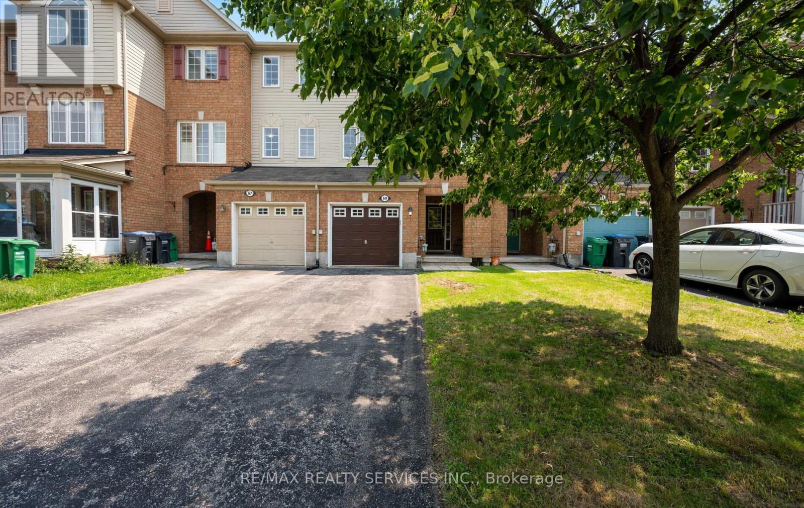 69 DECKER HOLLOW CIRCLE, Brampton, Ontario