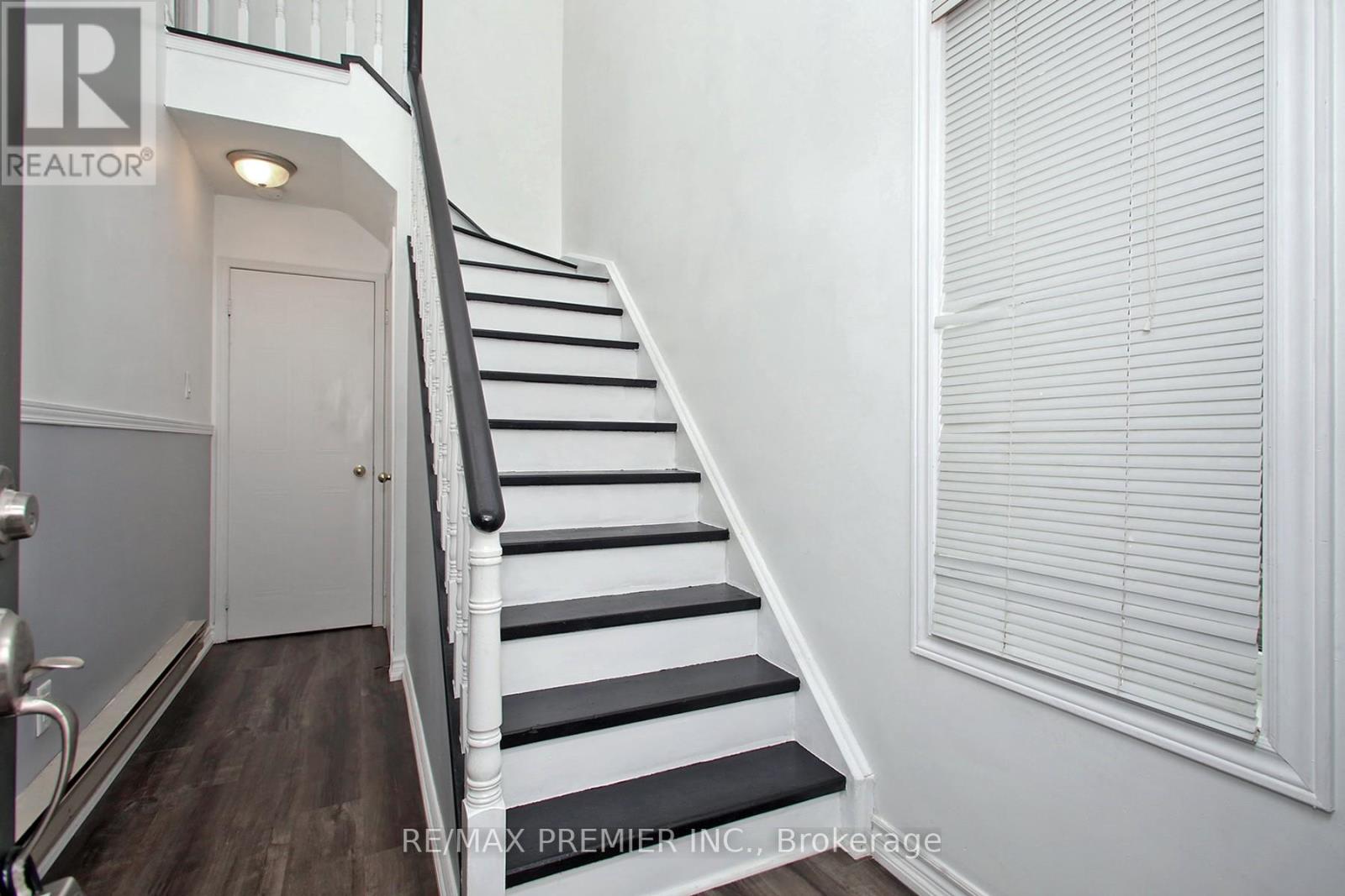 37 - 45 Bristol Road E, Mississauga (Hurontario), Ontario  L4Z 3P5 - Photo 4 - W12215761