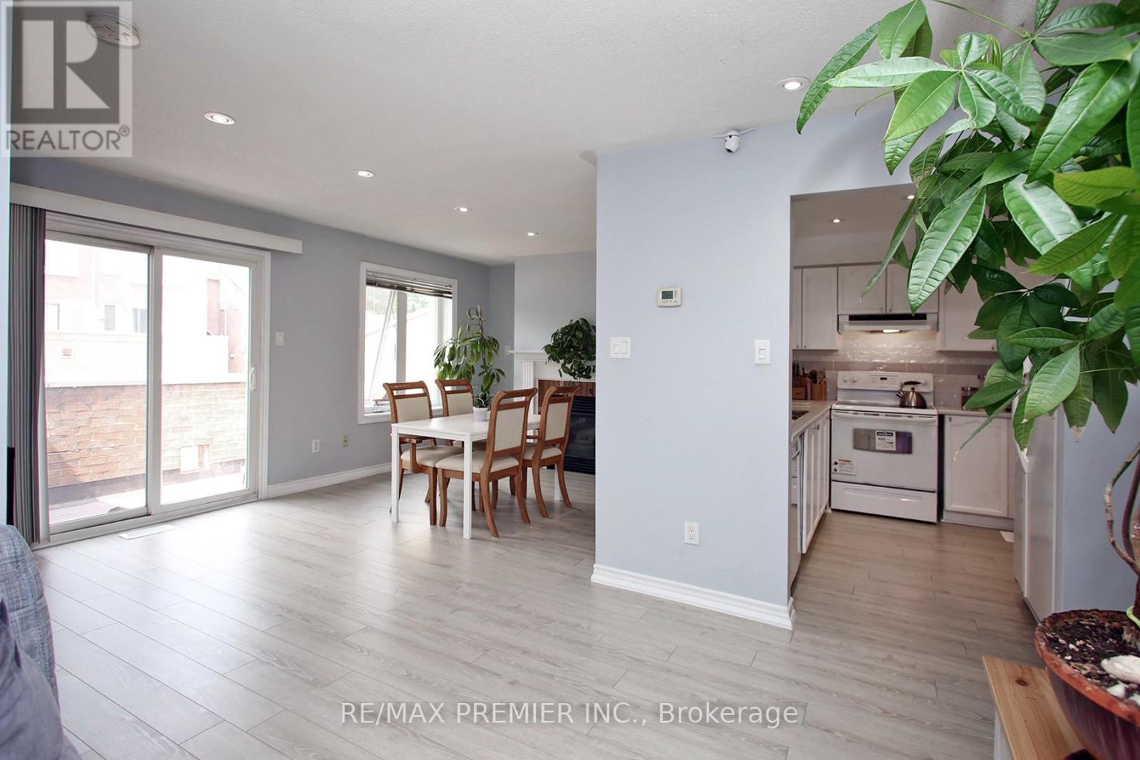 37 - 45 Bristol Road E, Mississauga (Hurontario), Ontario  L4Z 3P5 - Photo 5 - W12215761