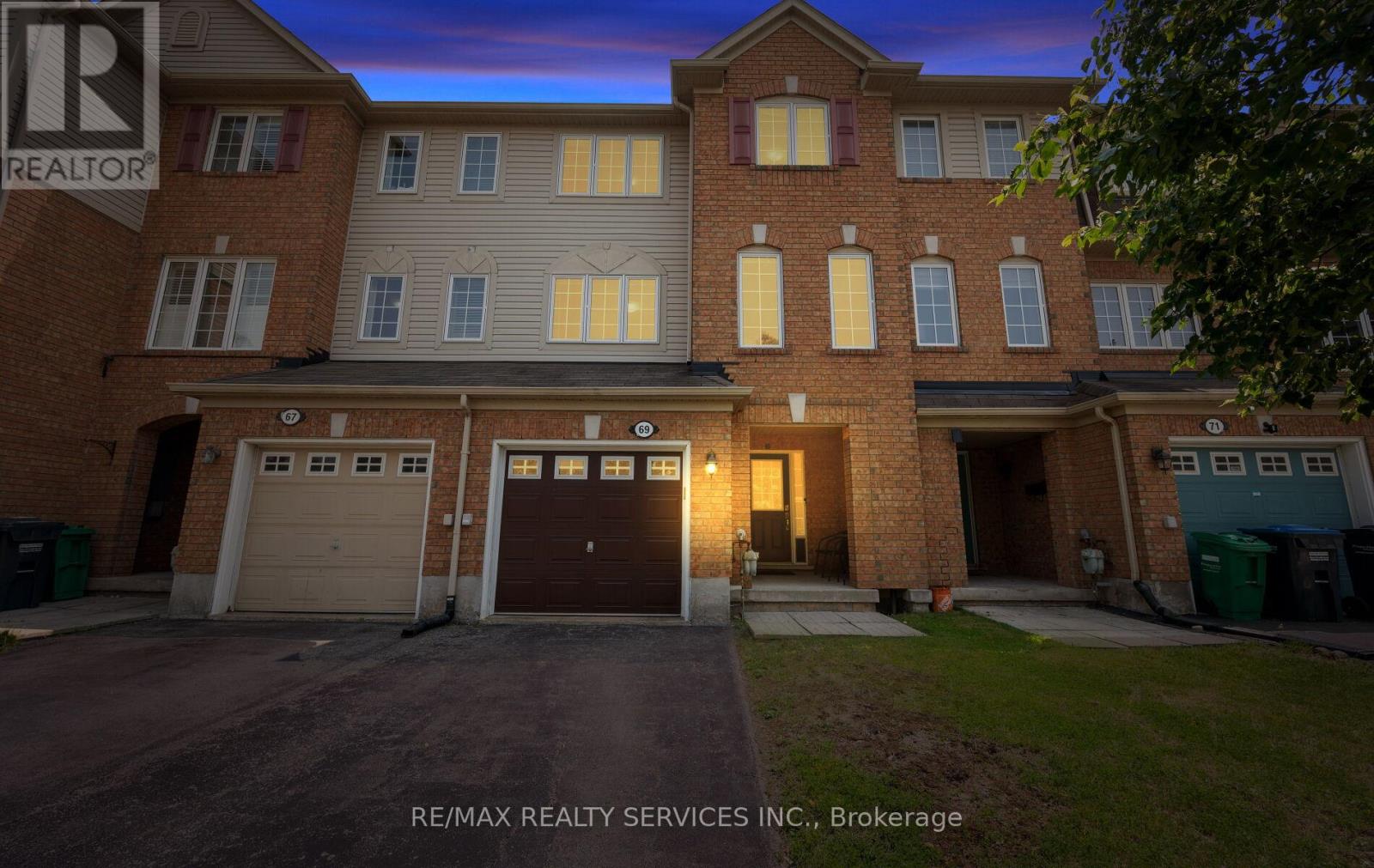 69 Decker Hollow Circle, Brampton (Credit Valley), Ontario  L6X 0L5 - Photo 2 - W12215482