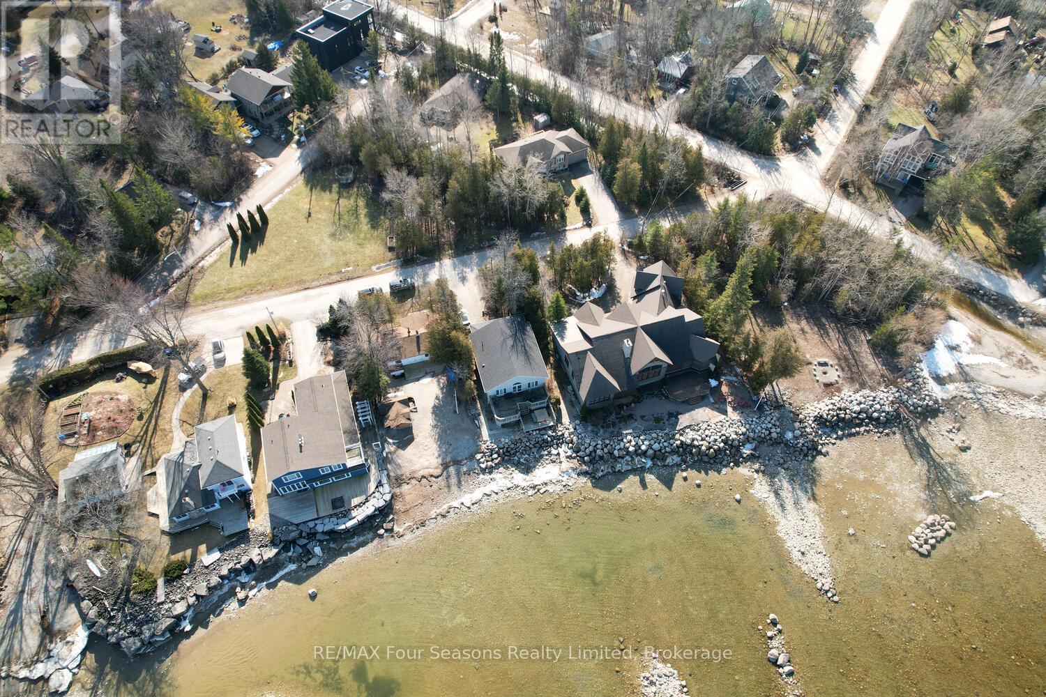 46 William Avenue, Wasaga Beach, Ontario  L9Z 2X3 - Photo 14 - S12216992