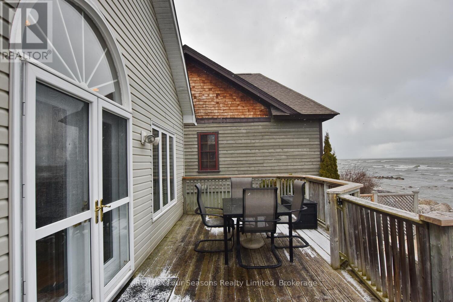 46 William Avenue, Wasaga Beach, Ontario  L9Z 2X3 - Photo 15 - S12216992