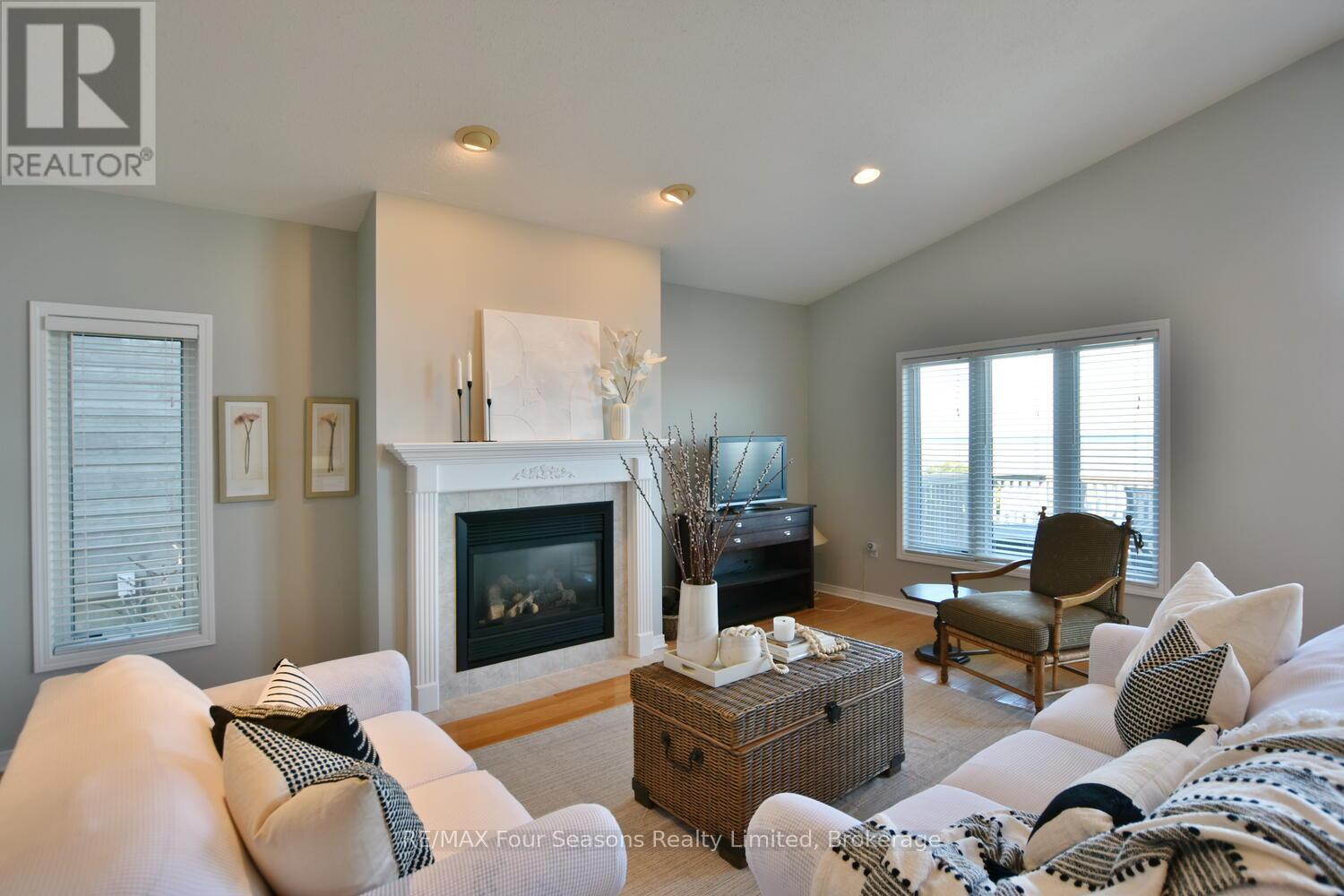 46 William Avenue, Wasaga Beach, Ontario  L9Z 2X3 - Photo 20 - S12216992