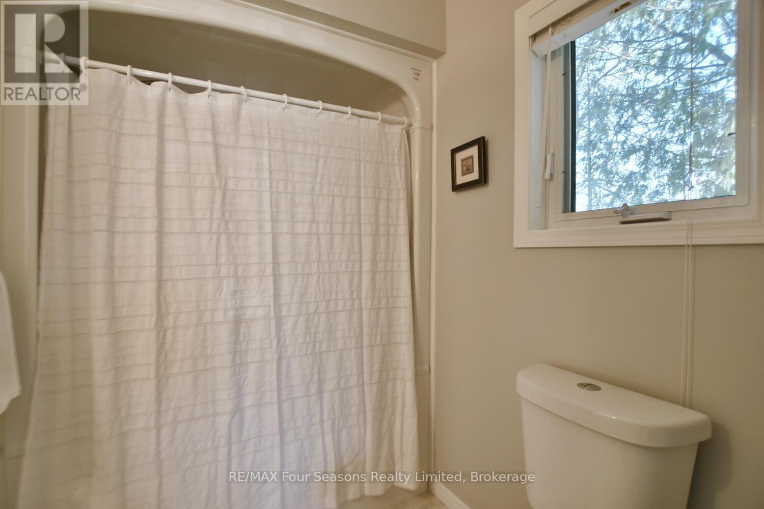 46 William Avenue, Wasaga Beach, Ontario  L9Z 2X3 - Photo 33 - S12216992