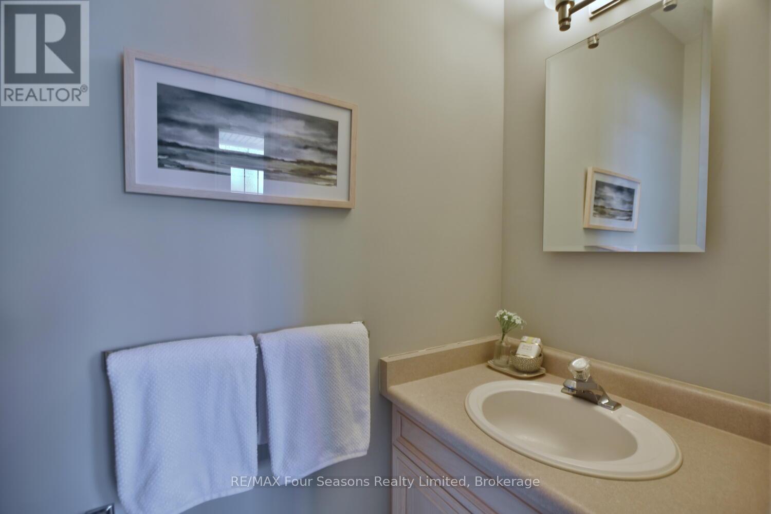 46 William Avenue, Wasaga Beach, Ontario  L9Z 2X3 - Photo 37 - S12216992