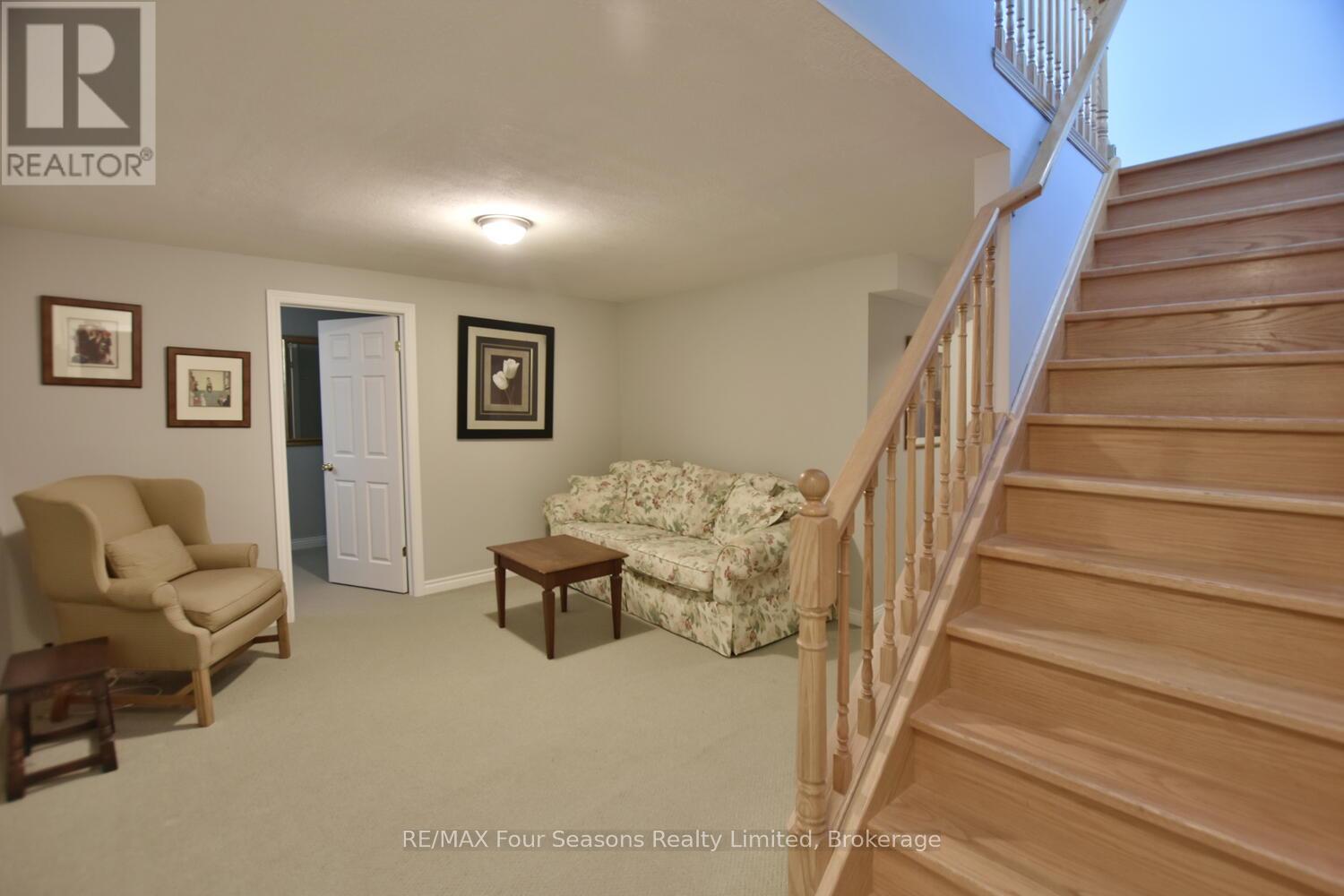 46 William Avenue, Wasaga Beach, Ontario  L9Z 2X3 - Photo 39 - S12216992