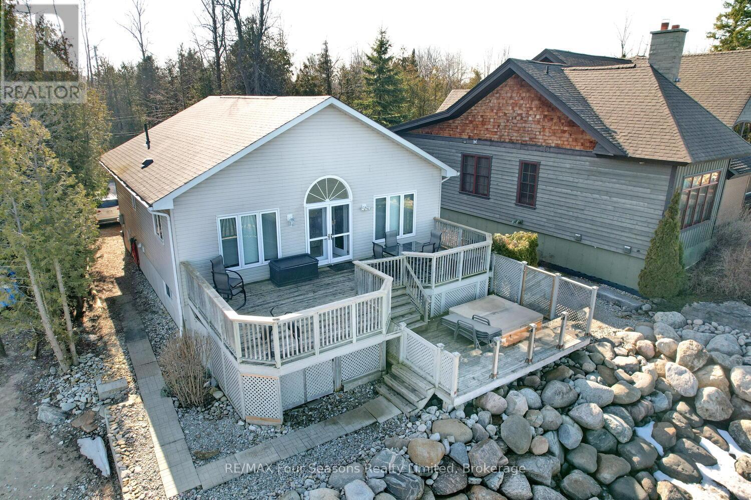 46 William Avenue, Wasaga Beach, Ontario  L9Z 2X3 - Photo 9 - S12216992
