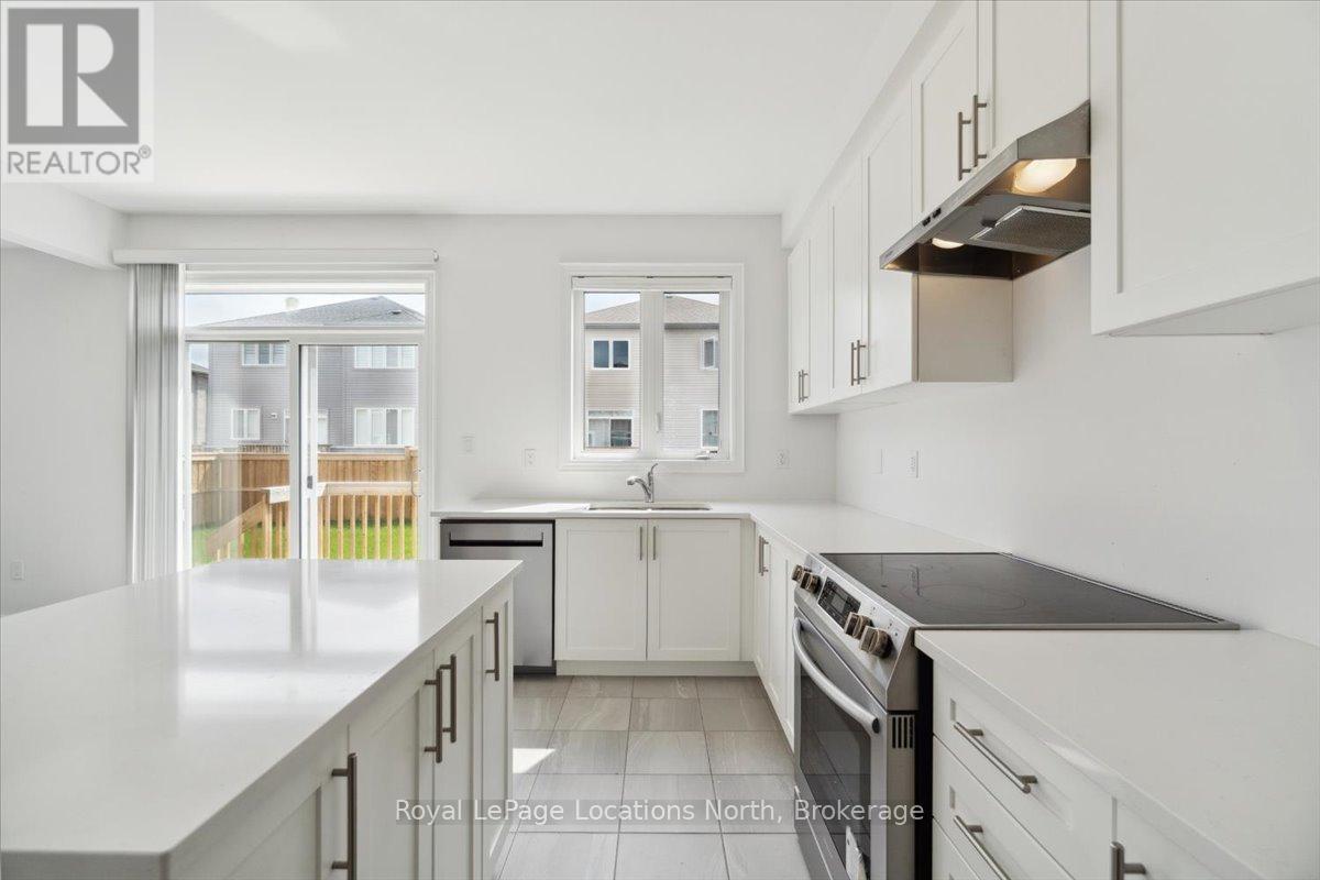 37 Autumn Drive, Wasaga Beach, Ontario  L9Z 0G8 - Photo 12 - S12217018