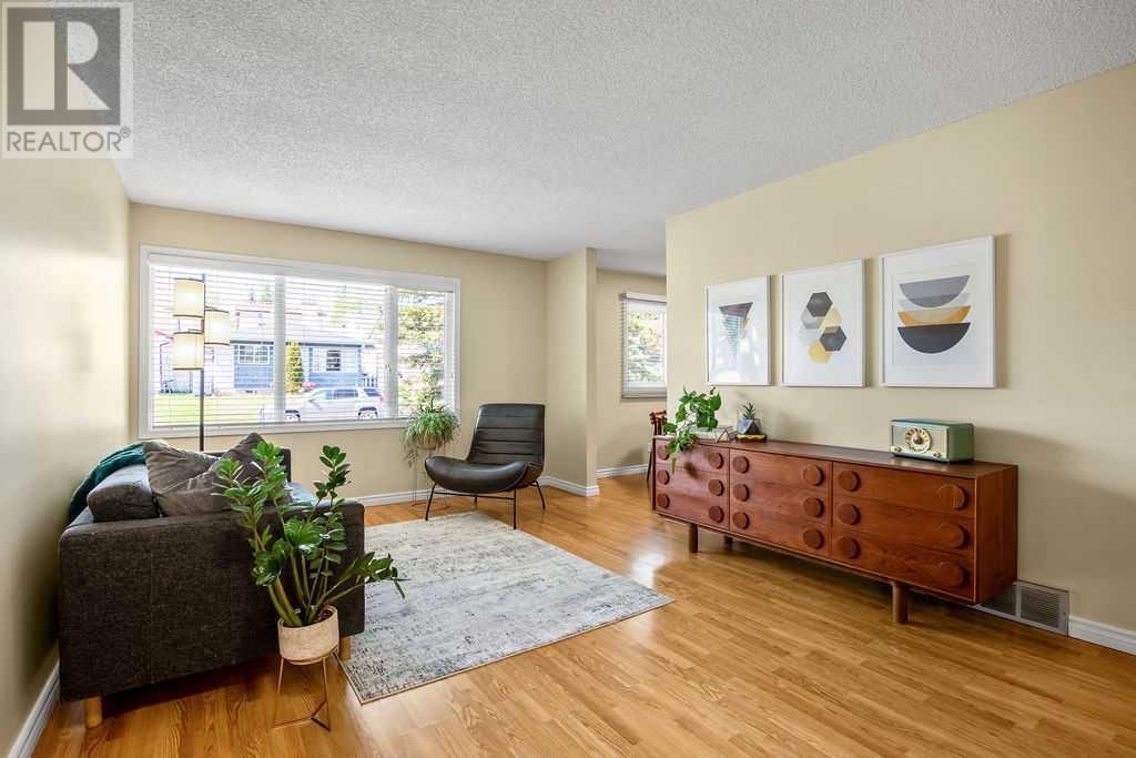 Property at 111 Shawmeadows Crescent SW image 2