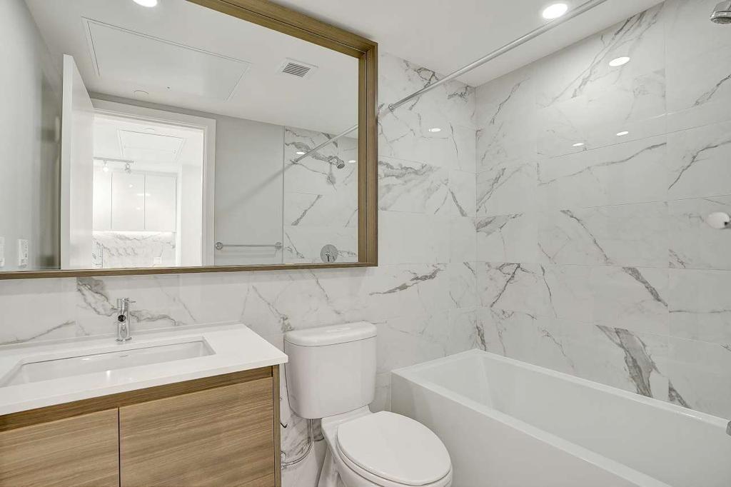 1202 10626 City Parkway, Surrey, British Columbia  V3T 0S3 - Photo 13 - R3013751