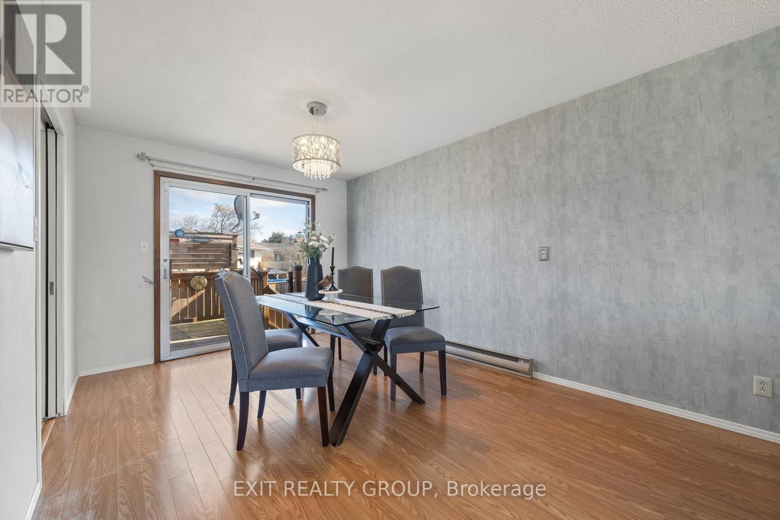 37 Glenn Drive, Quinte West, Ontario  K8V 6C7 - Photo 10 - X12216915