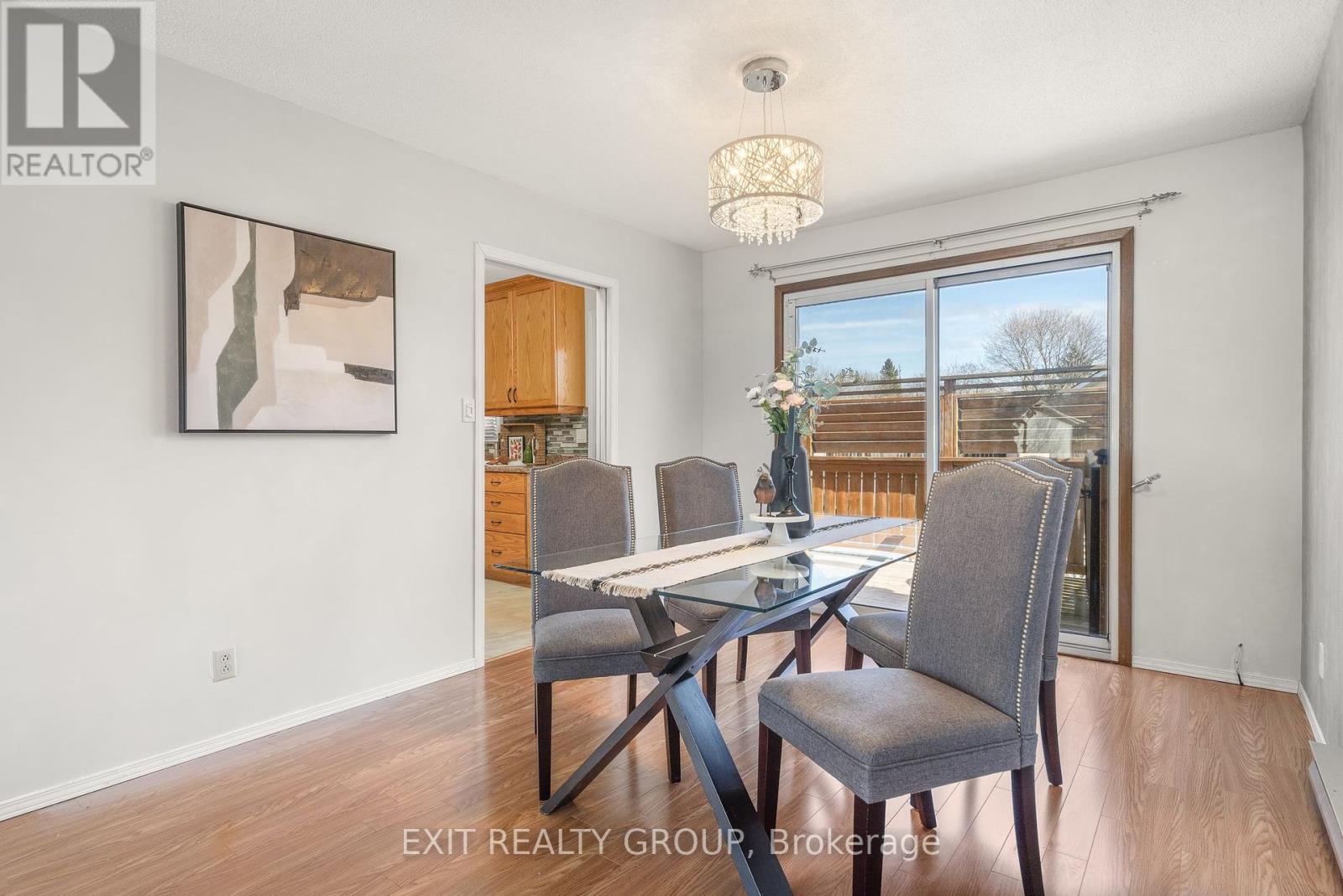 37 Glenn Drive, Quinte West, Ontario  K8V 6C7 - Photo 11 - X12216915