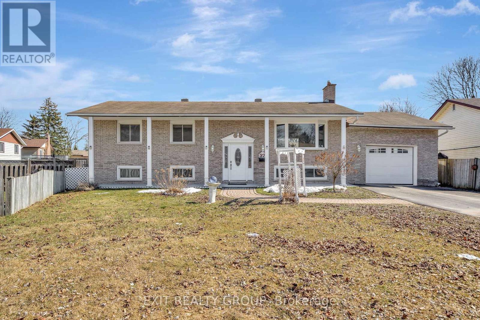 37 Glenn Drive, Quinte West, Ontario  K8V 6C7 - Photo 2 - X12216915