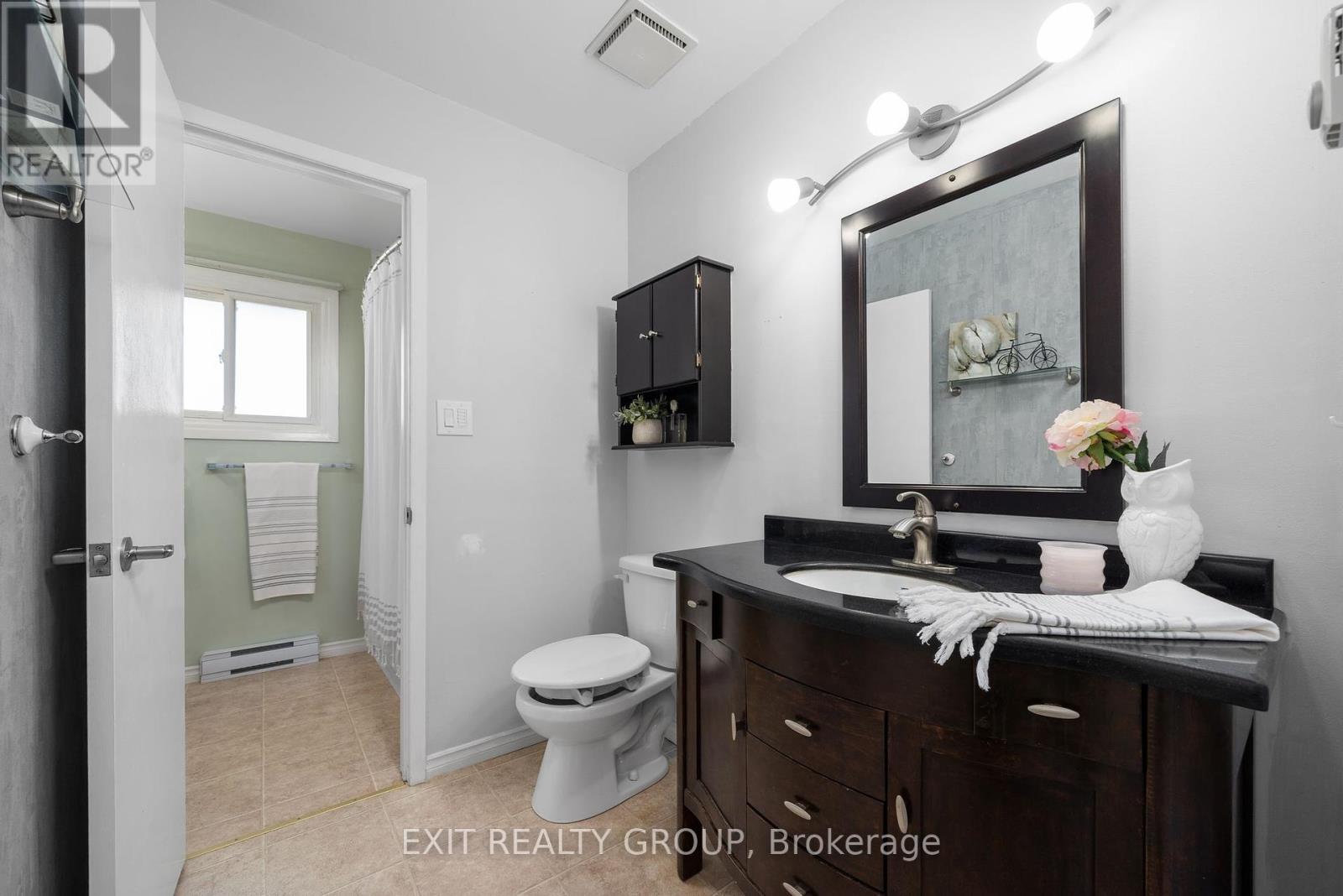 37 Glenn Drive, Quinte West, Ontario  K8V 6C7 - Photo 21 - X12216915