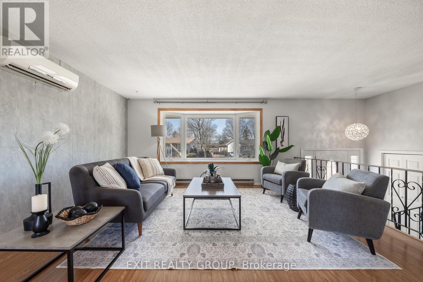 37 Glenn Drive, Quinte West, Ontario  K8V 6C7 - Photo 6 - X12216915