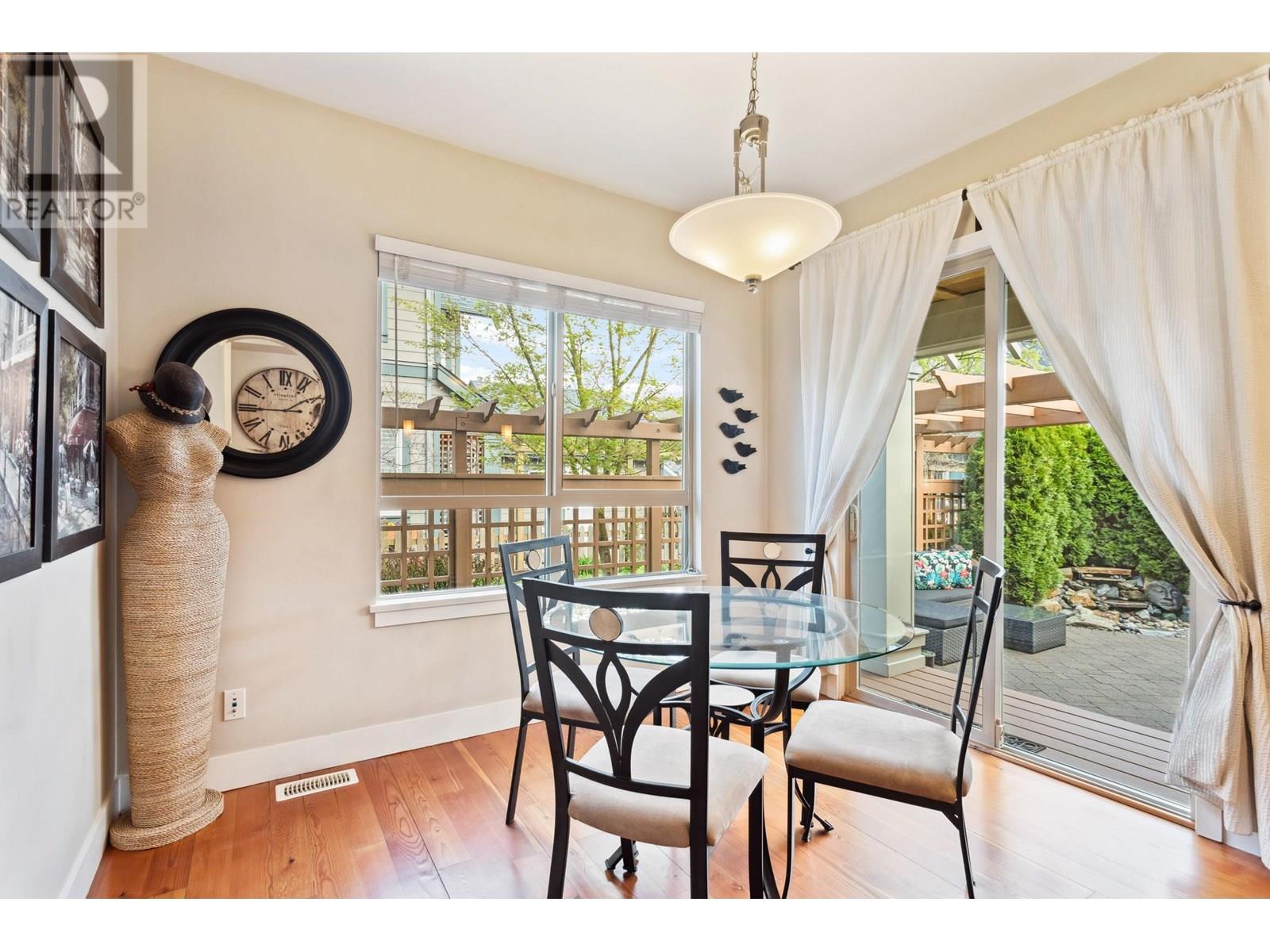 247 Furness Street, New Westminster, British Columbia  V3M 0B4 - Photo 10 - R2989754