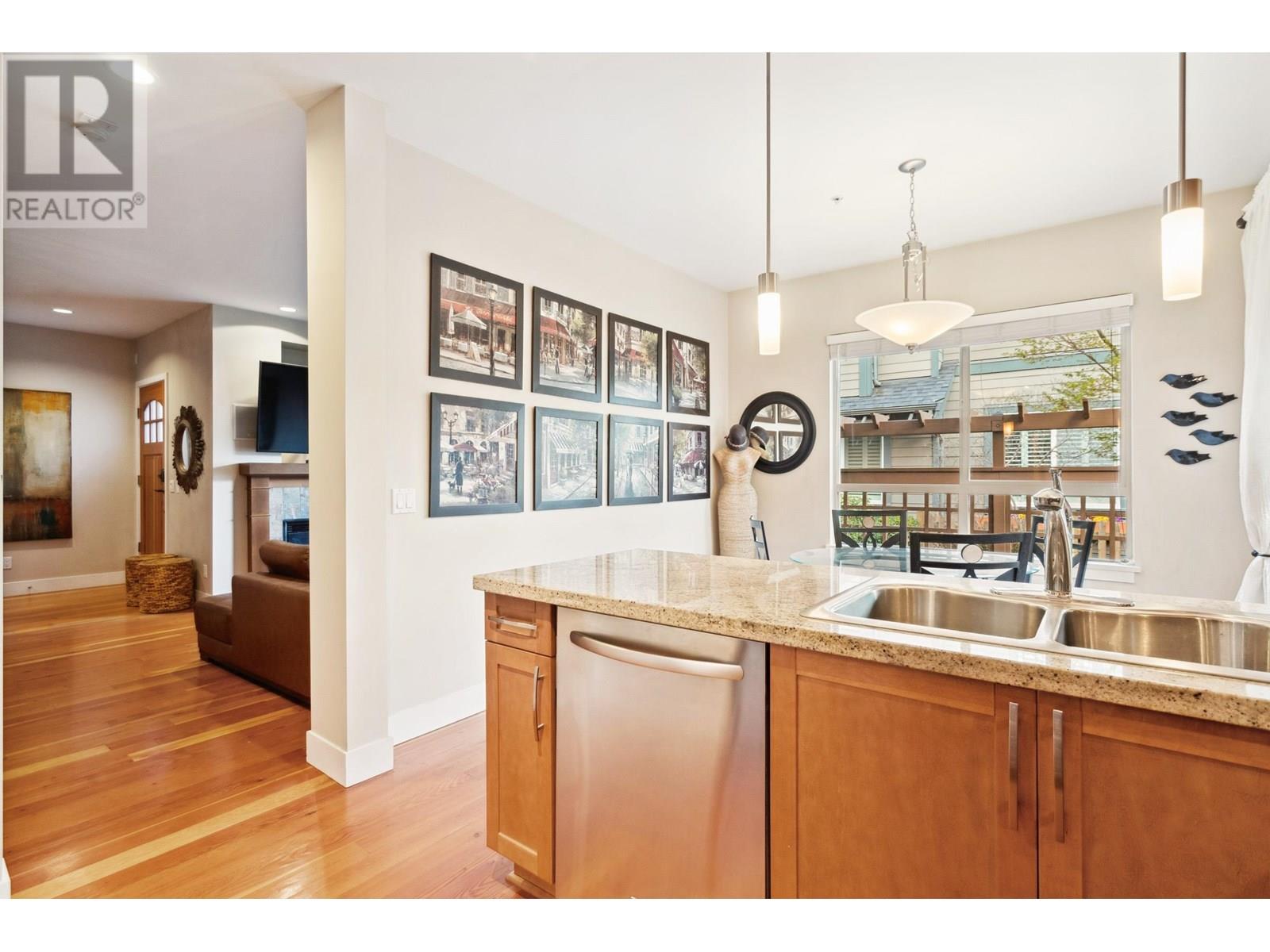 247 Furness Street, New Westminster, British Columbia  V3M 0B4 - Photo 7 - R2989754