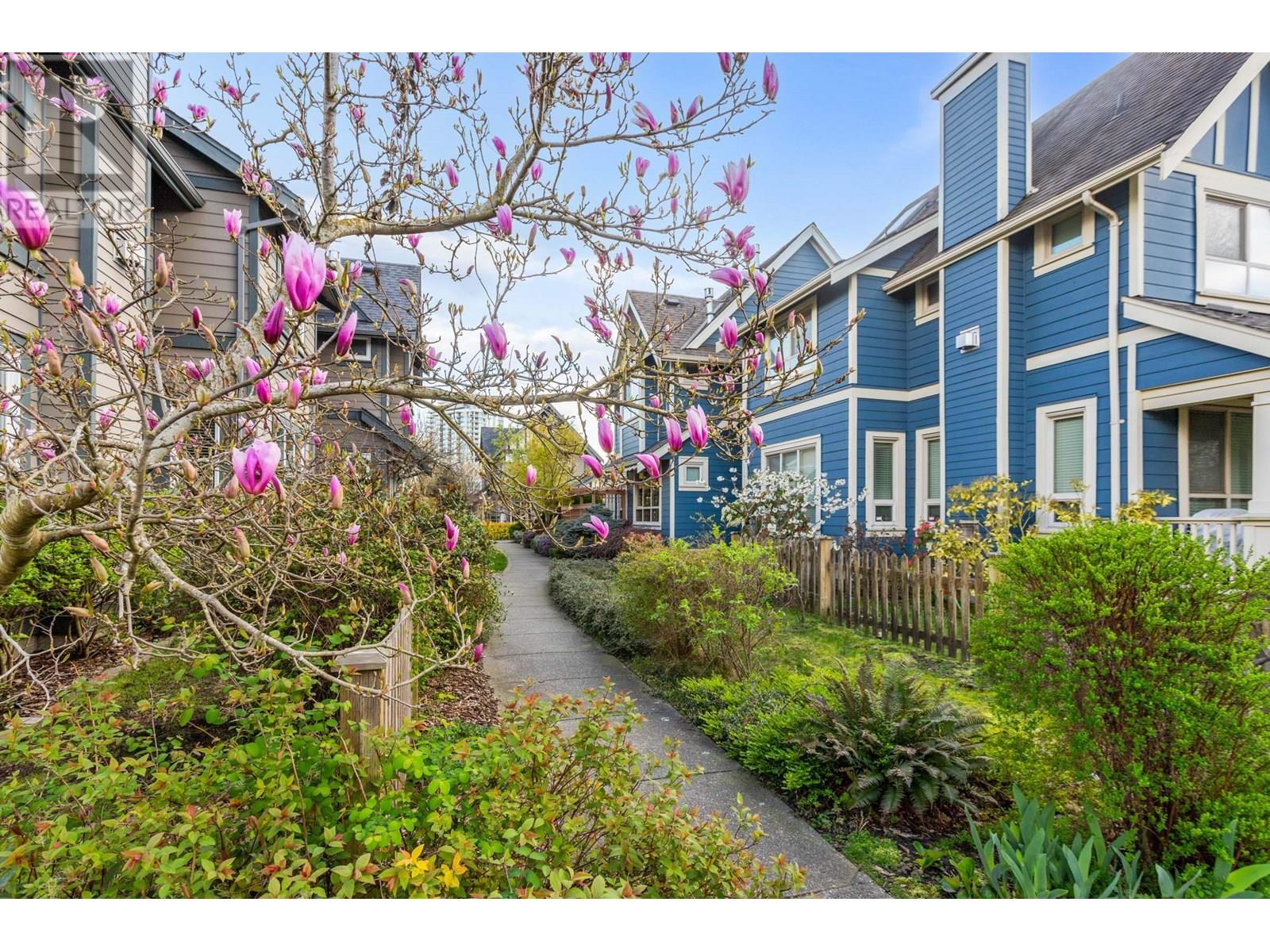 247 Furness Street, New Westminster, British Columbia  V3M 0B4 - Photo 33 - R2989754