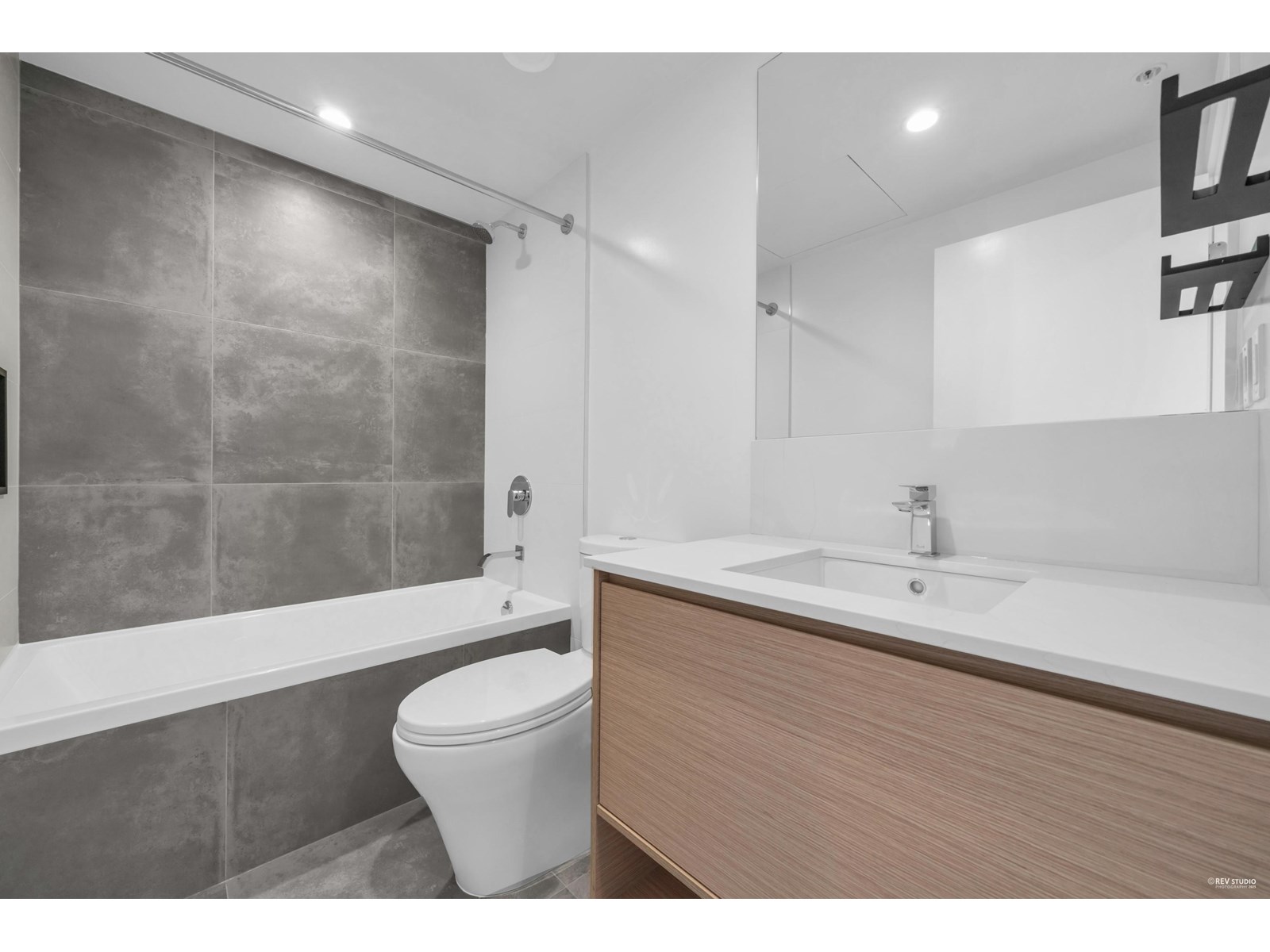 3303 13725 George Junction, Surrey, British Columbia  V3T 0V7 - Photo 23 - R3013692