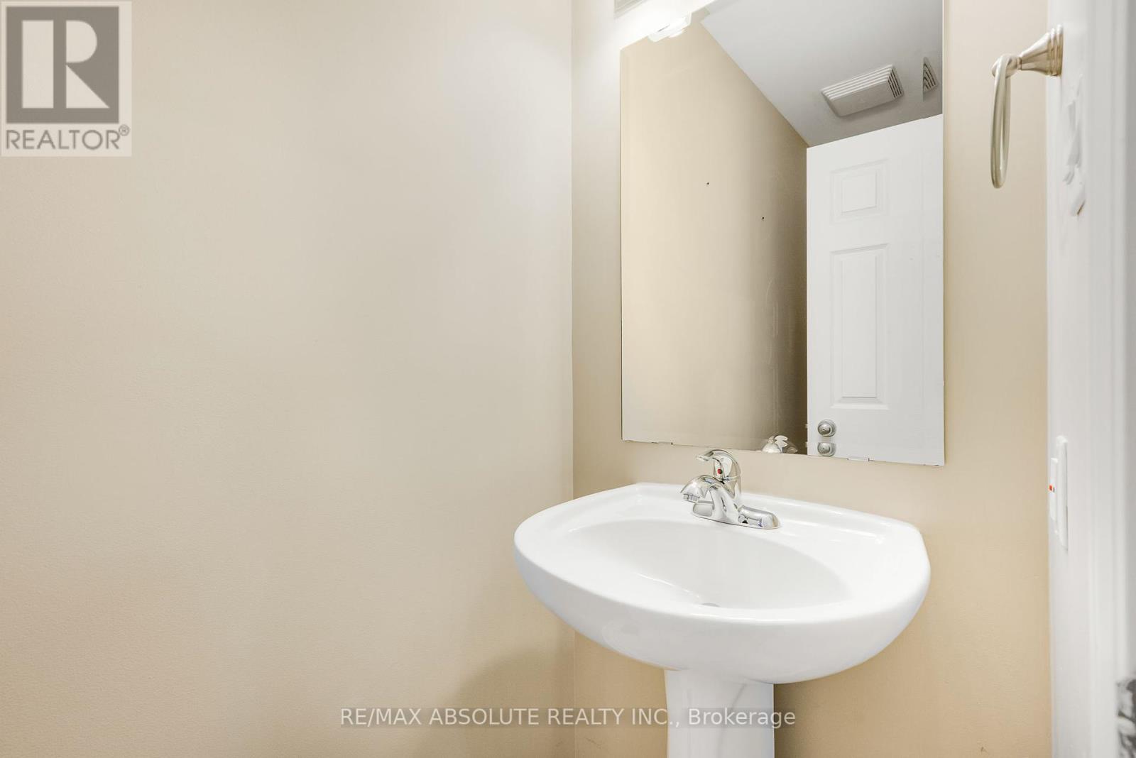663 Lakeridge Drive, Ottawa, Ontario  K4A 0J8 - Photo 14 - X12216926