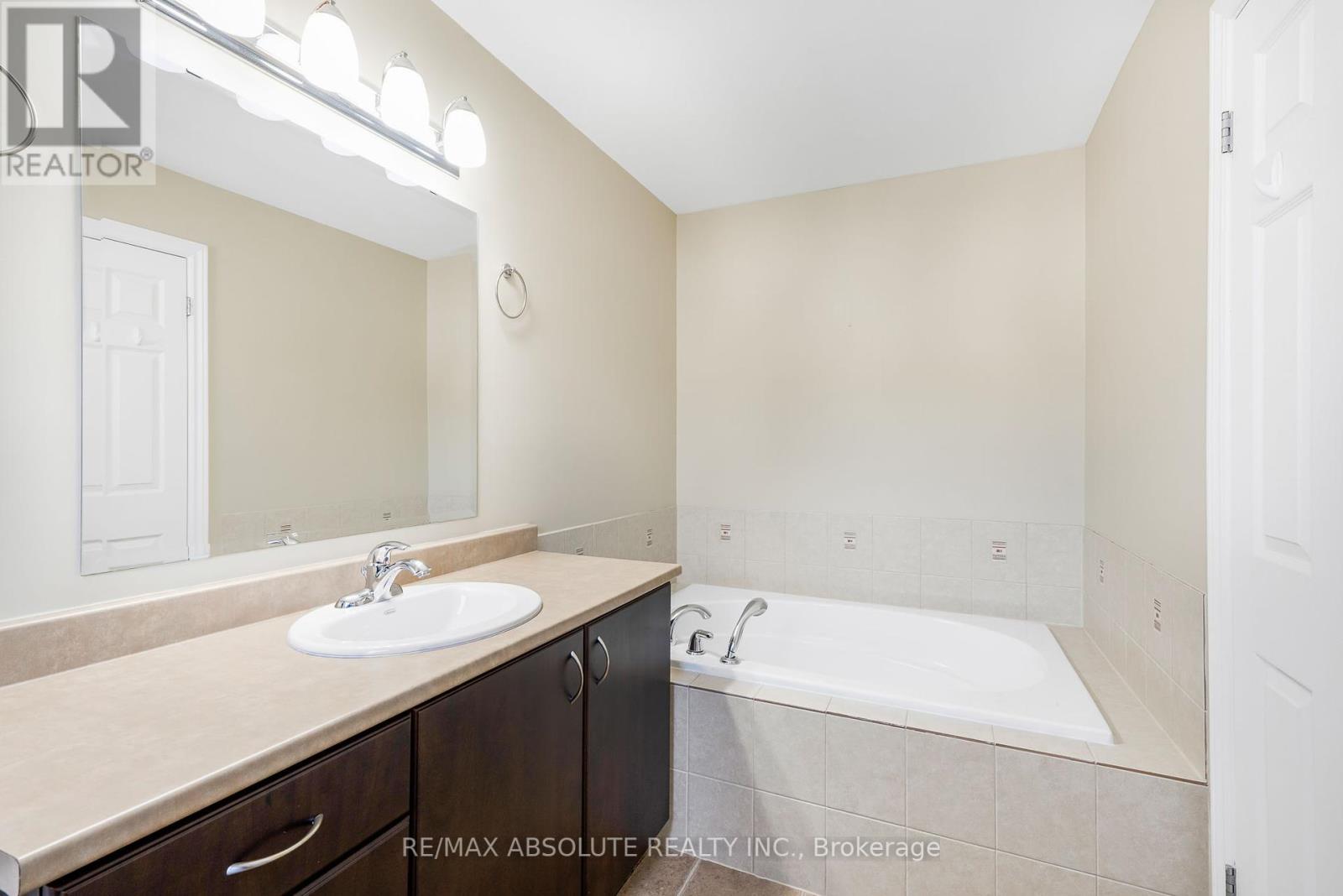 663 Lakeridge Drive, Ottawa, Ontario  K4A 0J8 - Photo 18 - X12216926