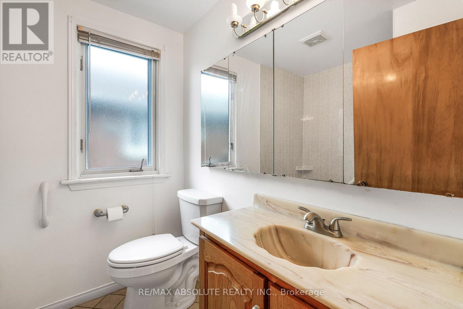 352 Lacasse Avenue, Ottawa, Ontario  K1L 7A9 - Photo 15 - X12216954