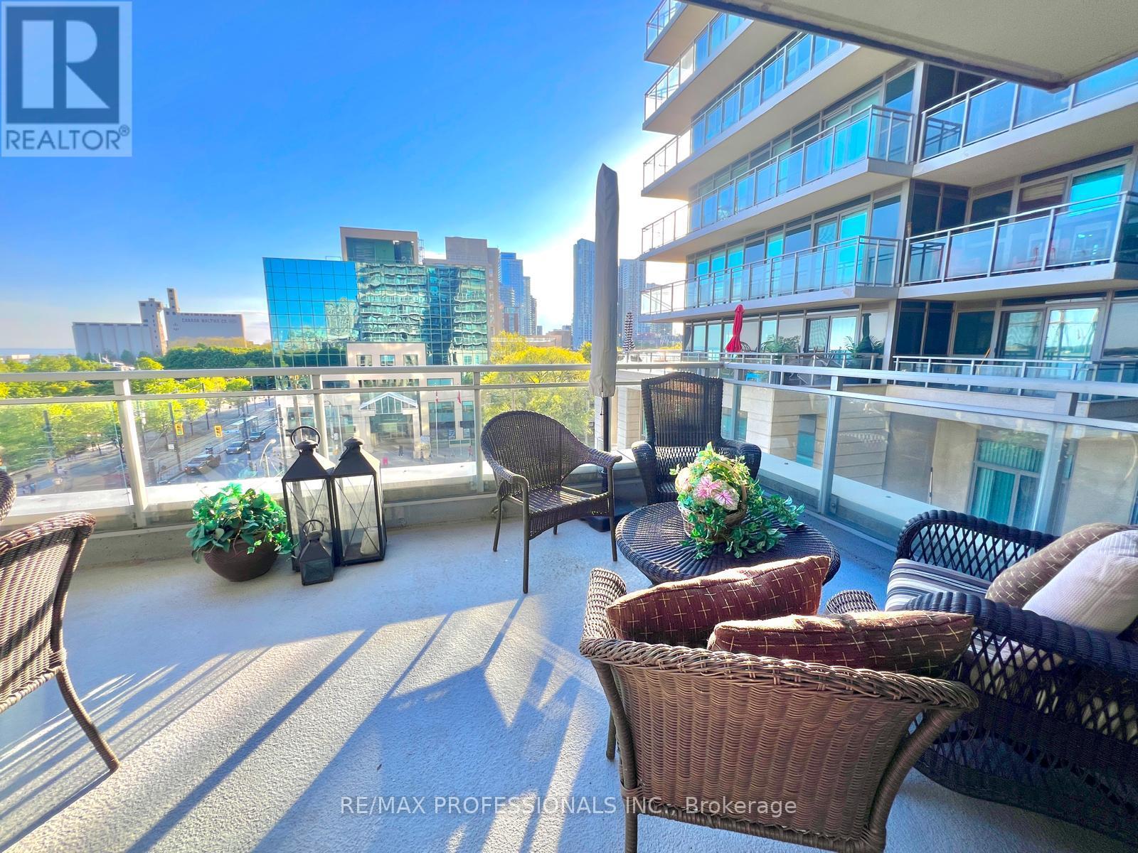 517 - 410 Queens Quay W, Toronto, Ontario  M5V 3T1 - Photo 5 - C12081245