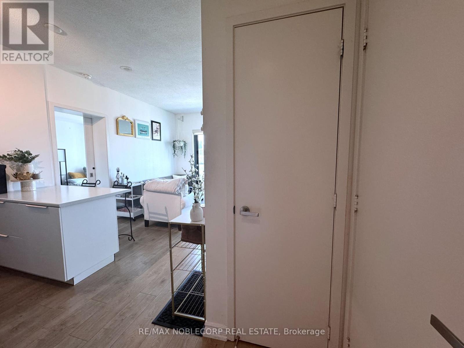2107 - 159 Dundas Street E, Toronto, Ontario  M5B 0A9 - Photo 3 - C12216198