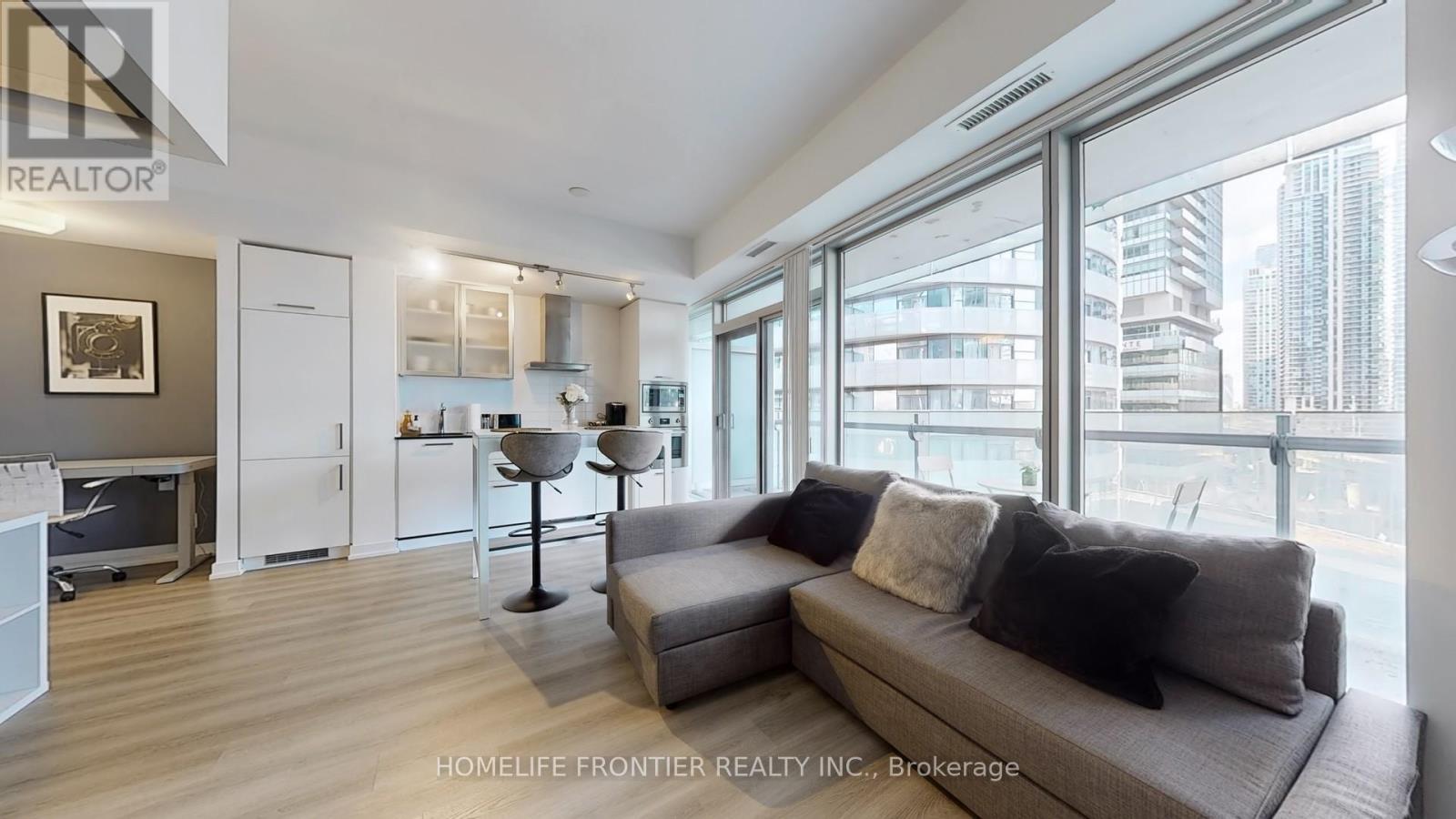 411 - 12 York Street, Toronto (Waterfront Communities), Ontario  M5J 2Z2 - Photo 12 - C12216652