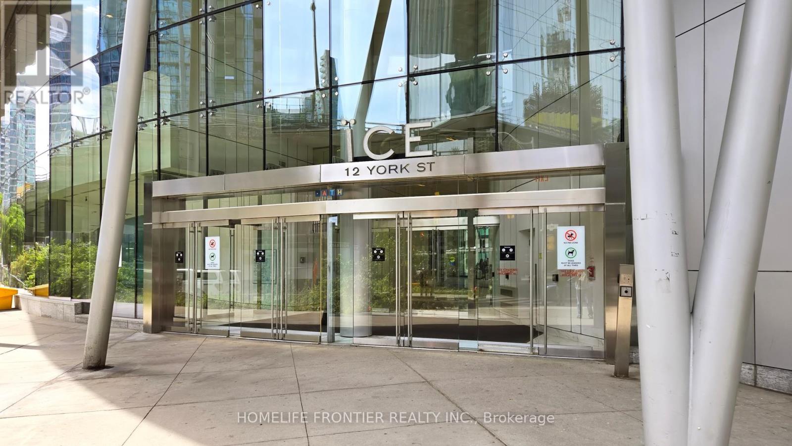 411 - 12 York Street, Toronto (Waterfront Communities), Ontario  M5J 2Z2 - Photo 2 - C12216652