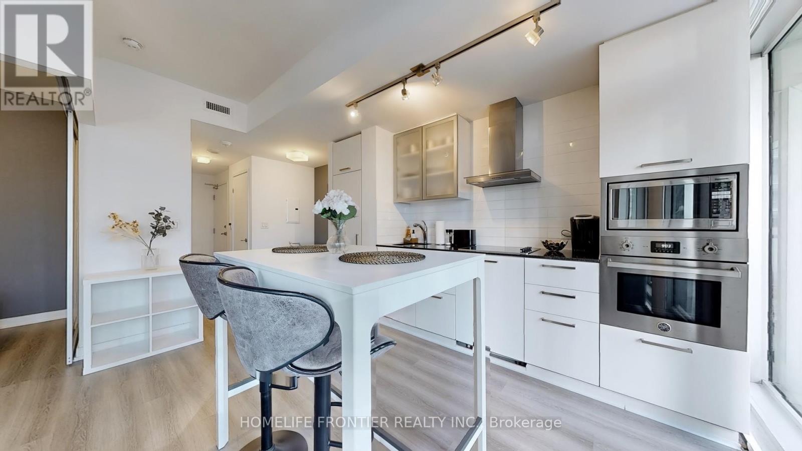 411 - 12 York Street, Toronto (Waterfront Communities), Ontario  M5J 2Z2 - Photo 8 - C12216652