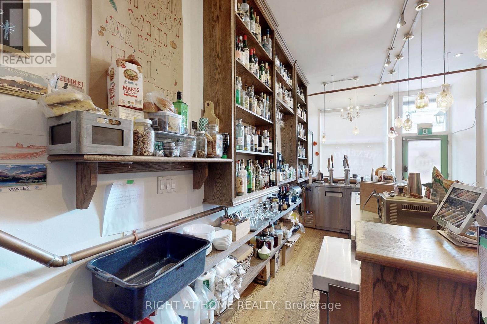 394 King Street E, Toronto (Moss Park), Ontario  M5A 1K9 - Photo 10 - C12216686